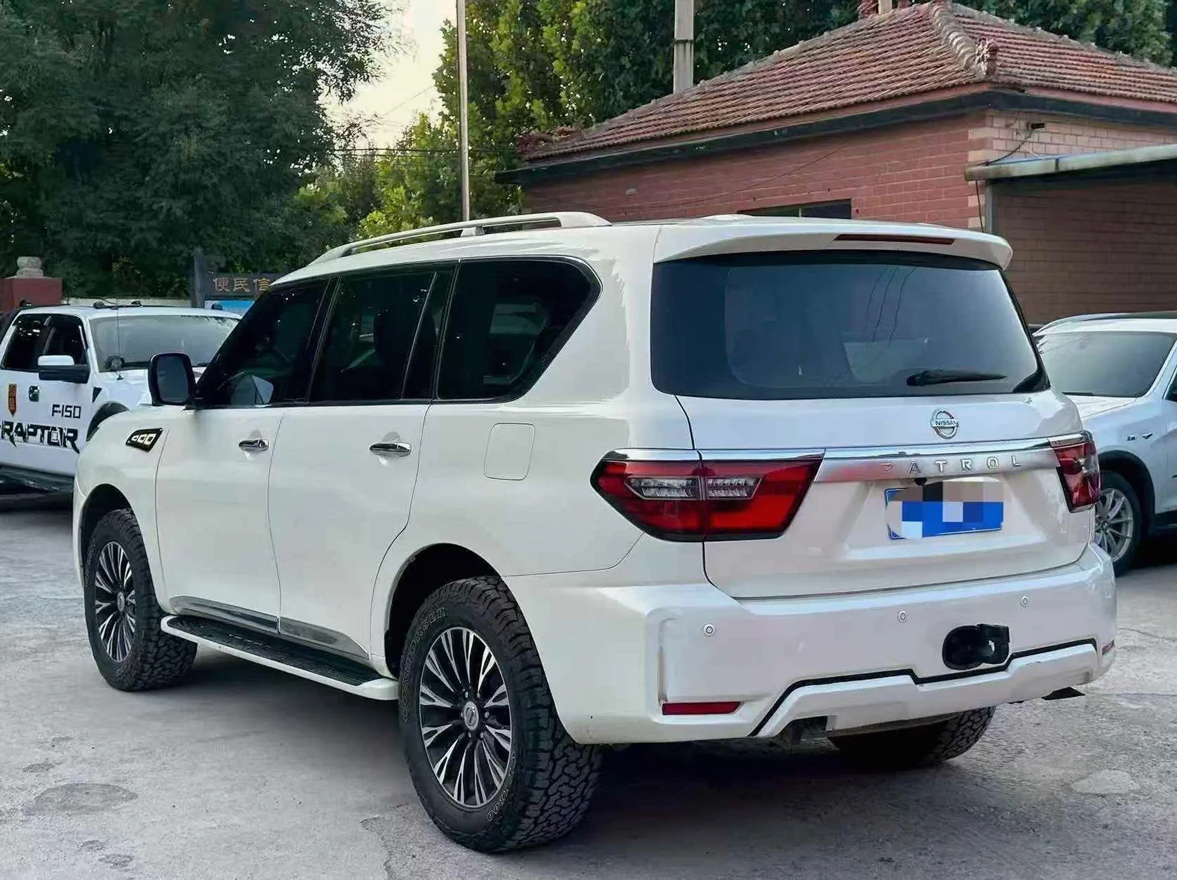日产途乐 后面外观一