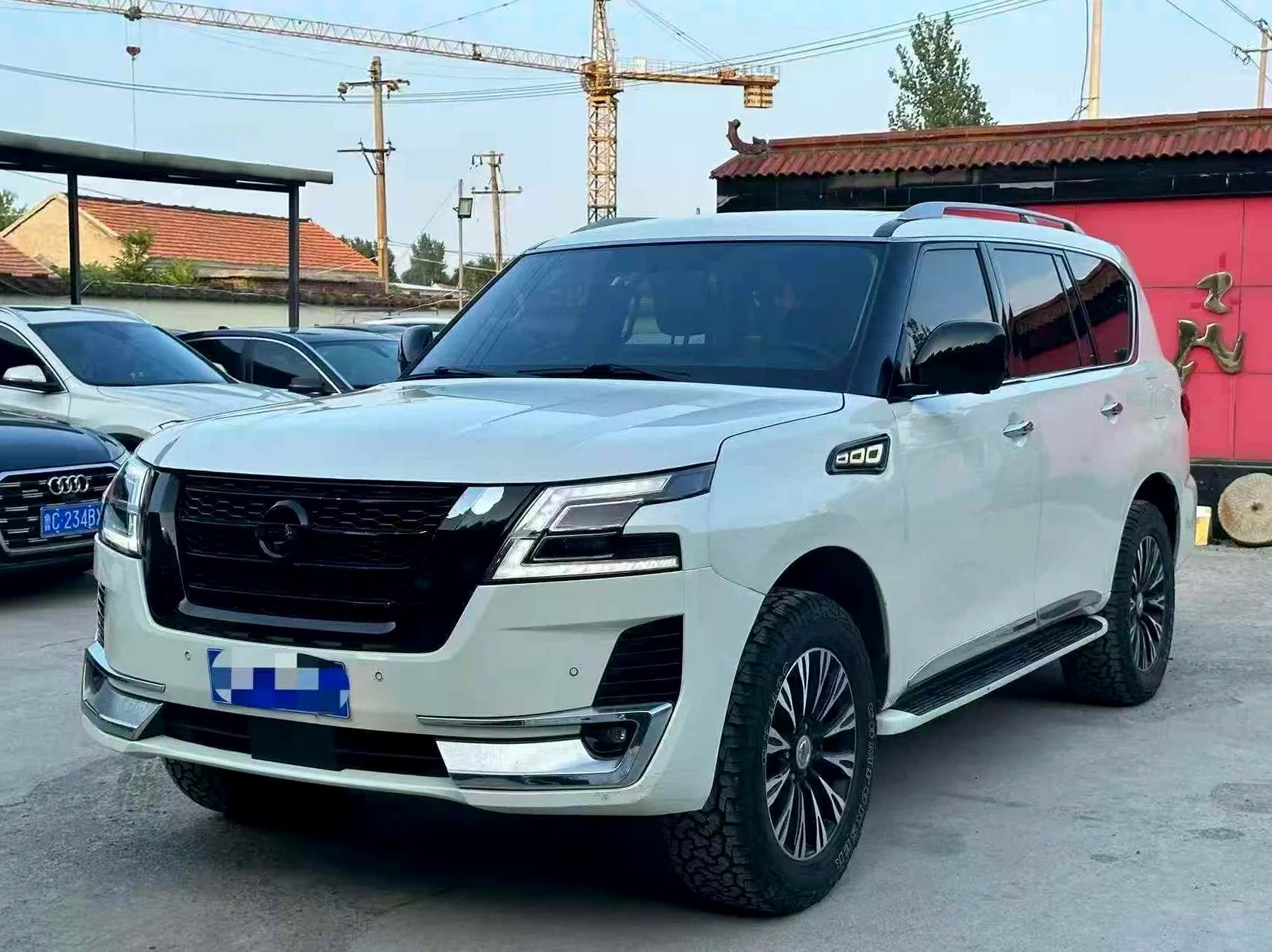 日产途乐 正面外观三
