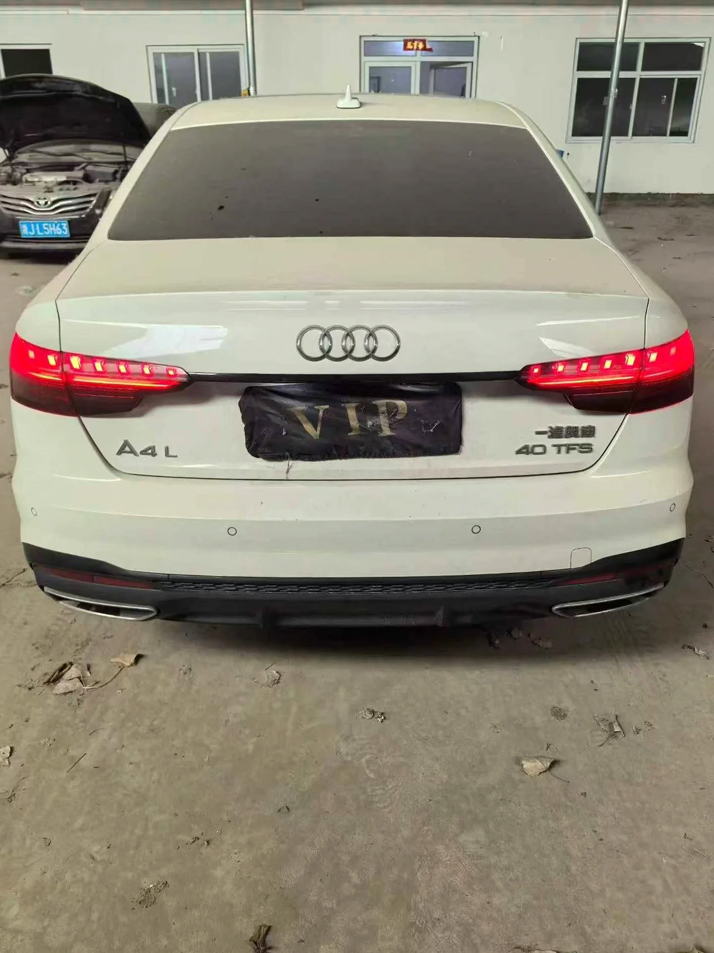 奥迪A4L 正面外观三