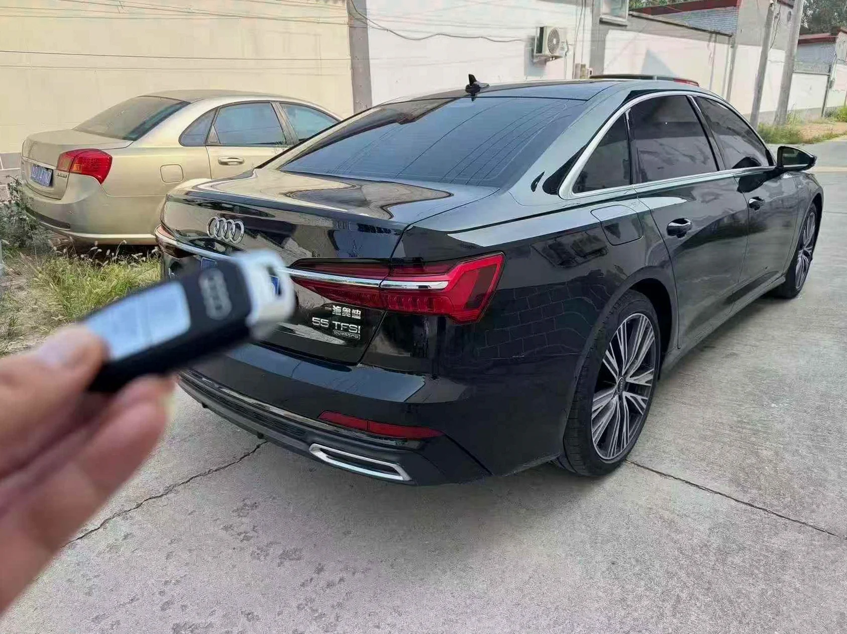 奥迪A6L 后面外观三