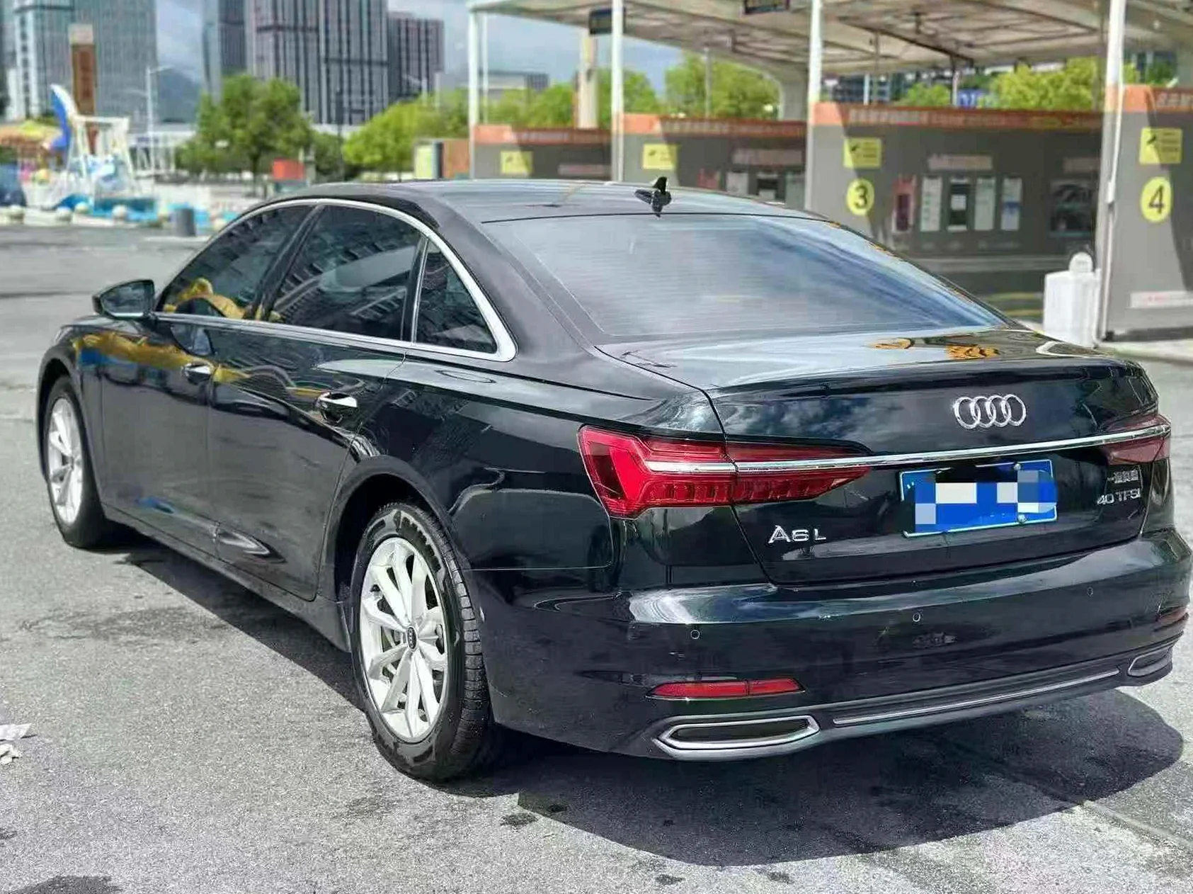 奥迪A6L 后面外观一