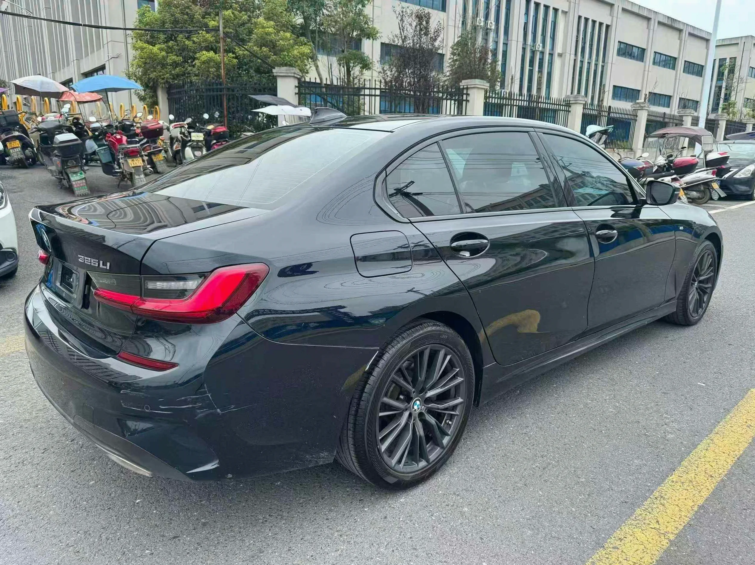 宝马3系 后面外观三