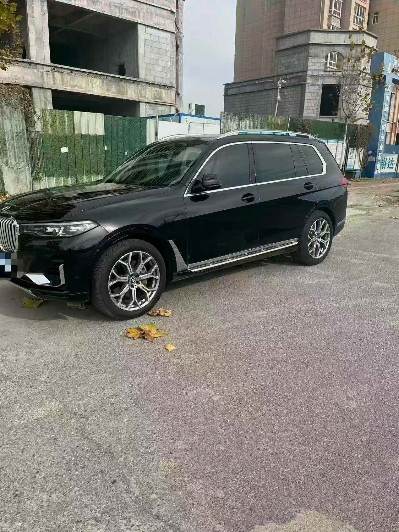 宝马X7 正面外观二