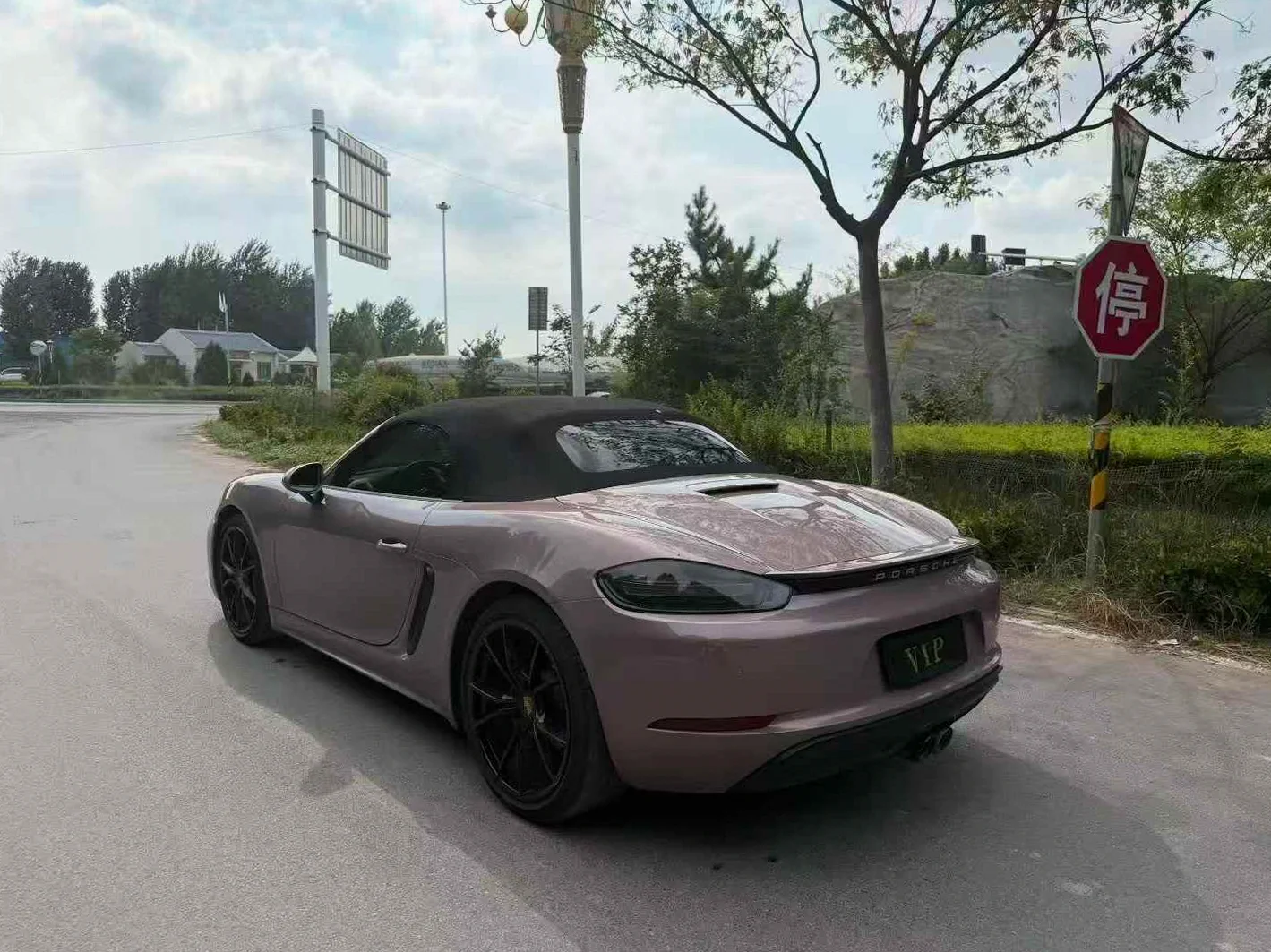 保时捷718 后面外观一