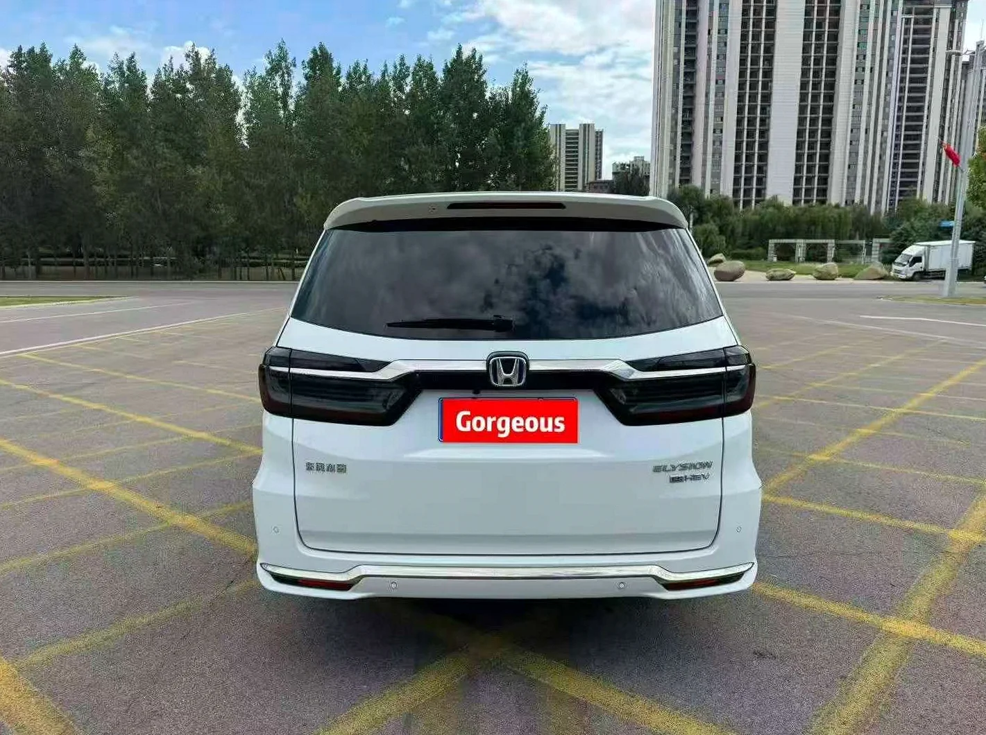 本田艾力绅 正面外观二