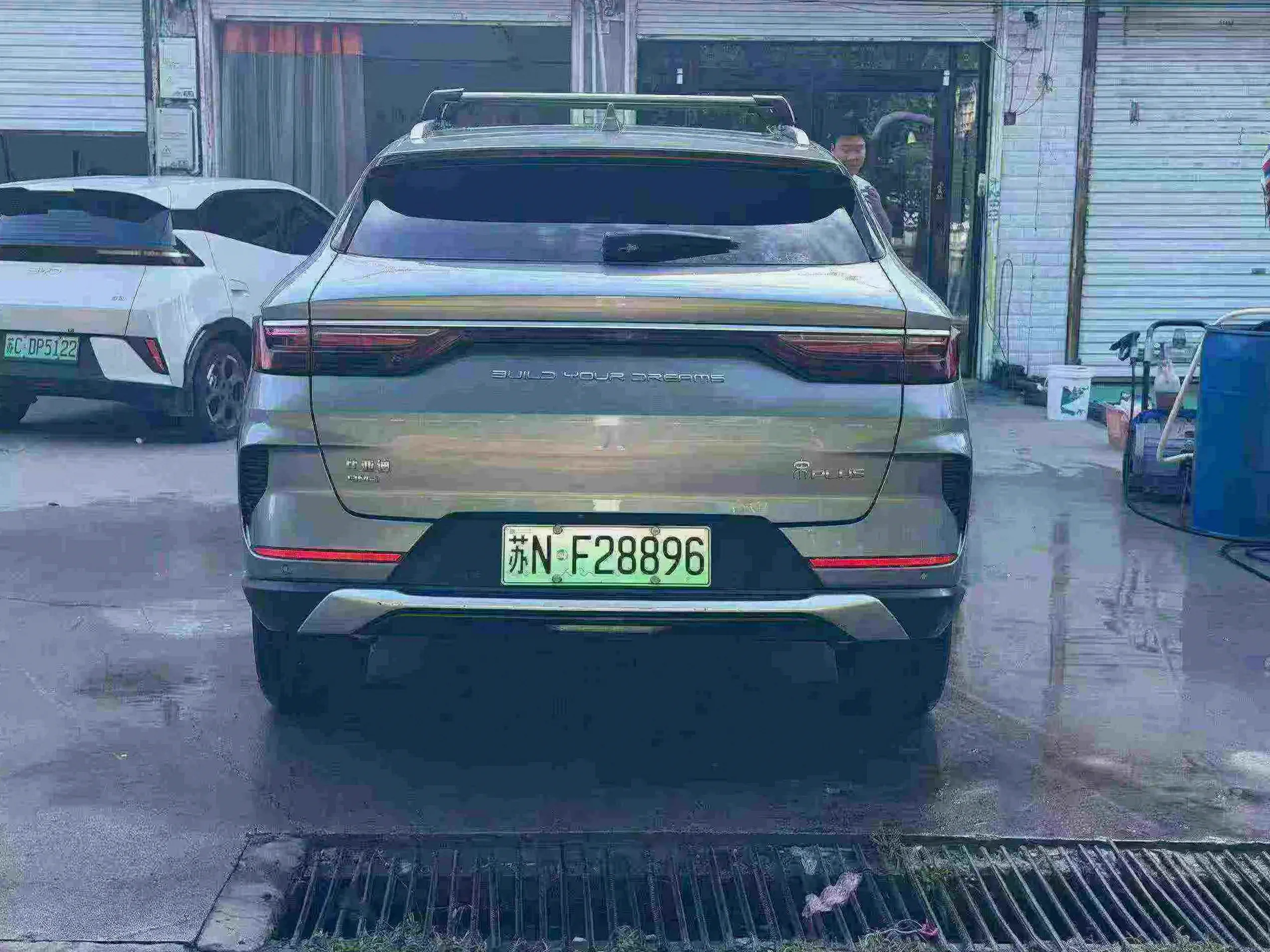 比亚迪宋PLUS 后面外观一