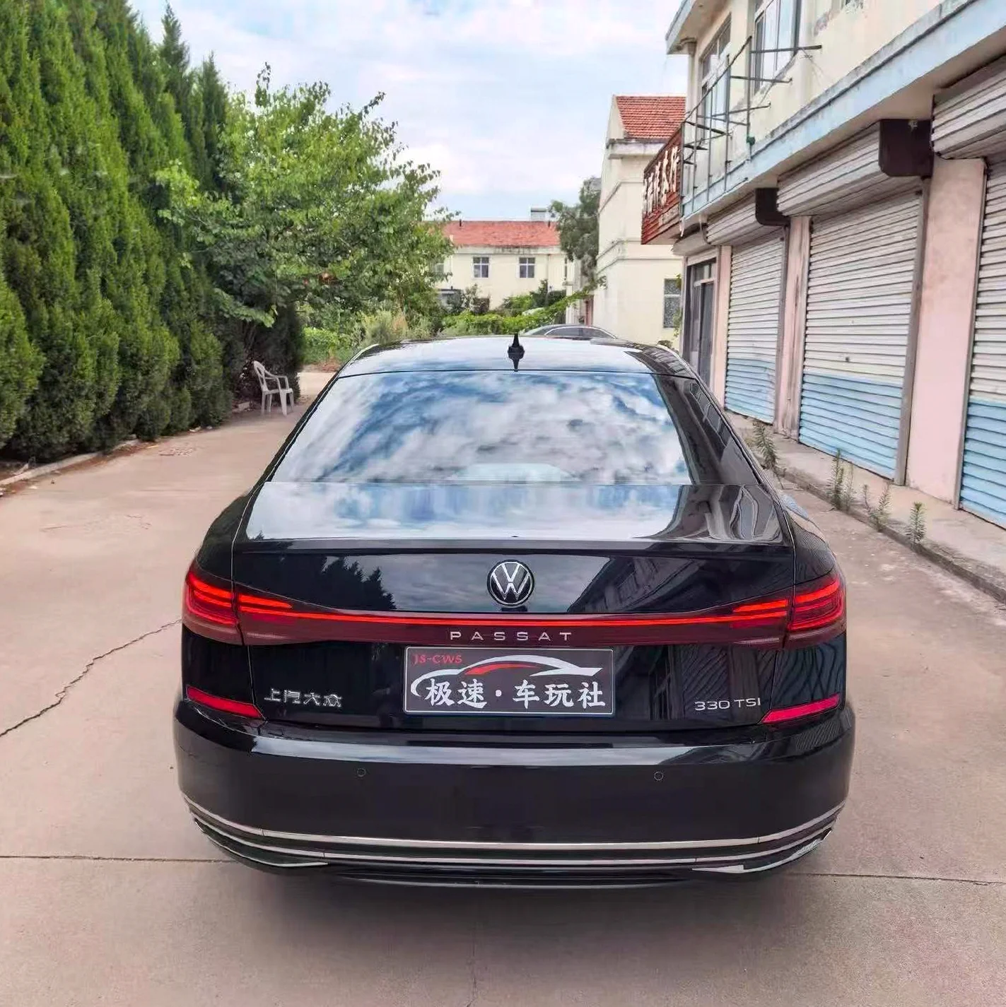 大众帕萨特 后面外观一