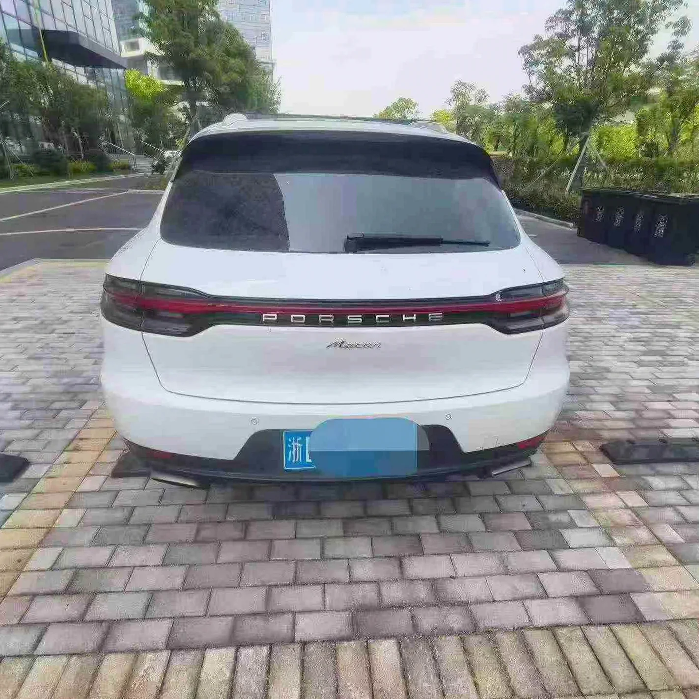 保时捷Macan 后面外观一