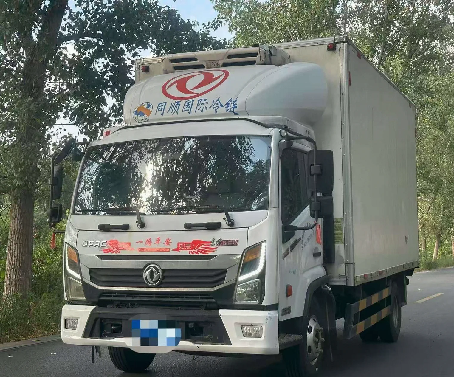 货车日产尼桑发动机 正面外观三