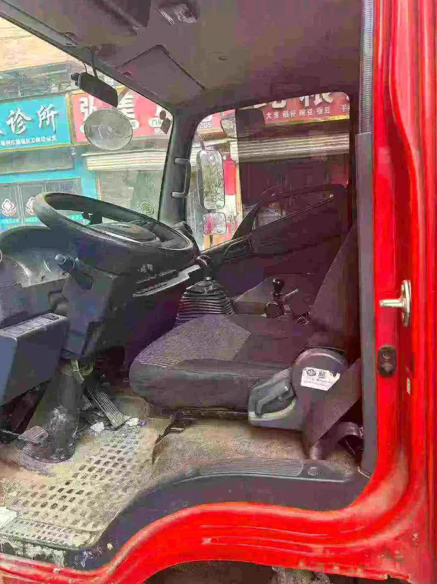 货车一汽解放箱货4 正面外观三
