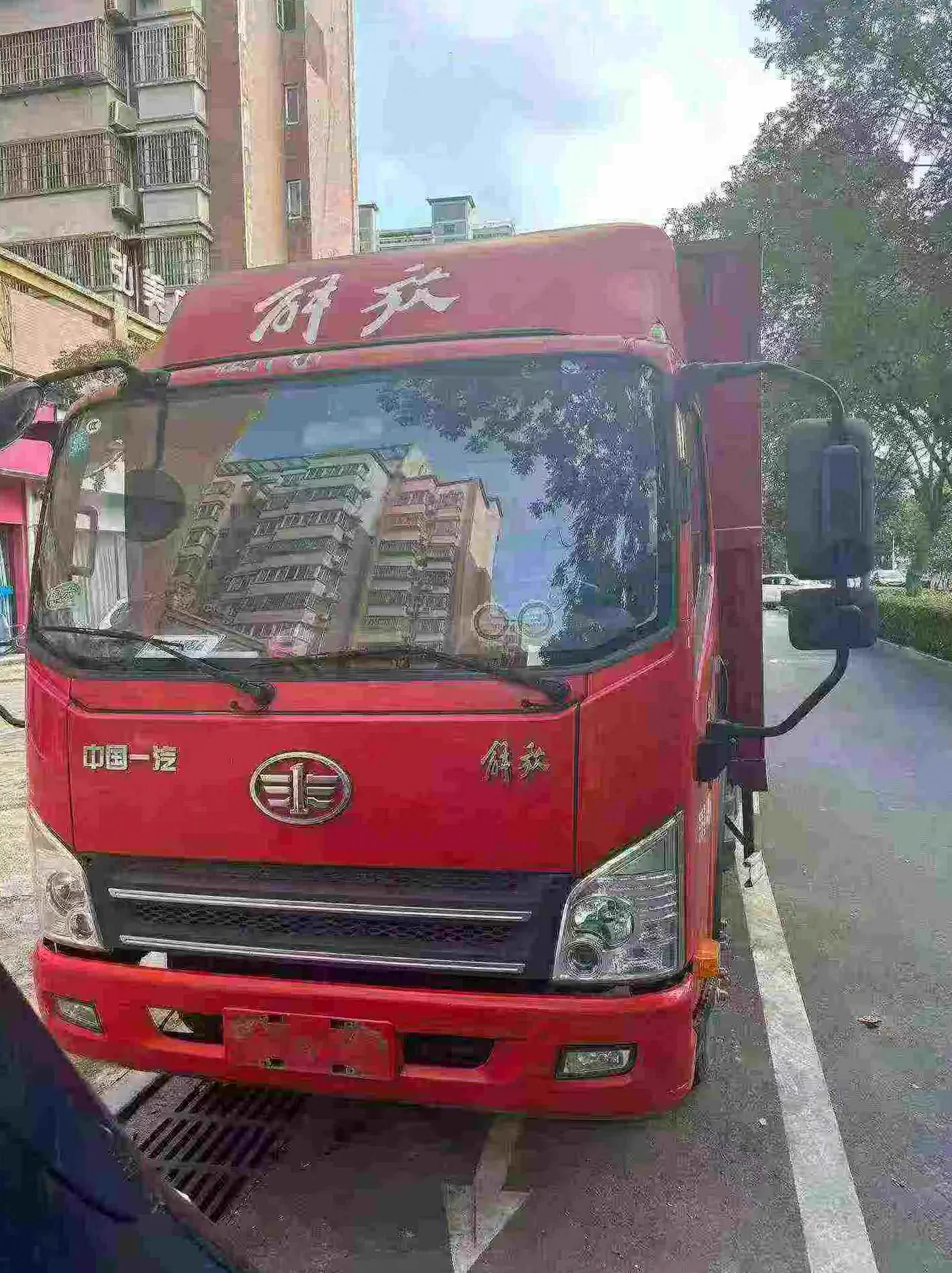 货车一汽解放箱货4 正面外观二
