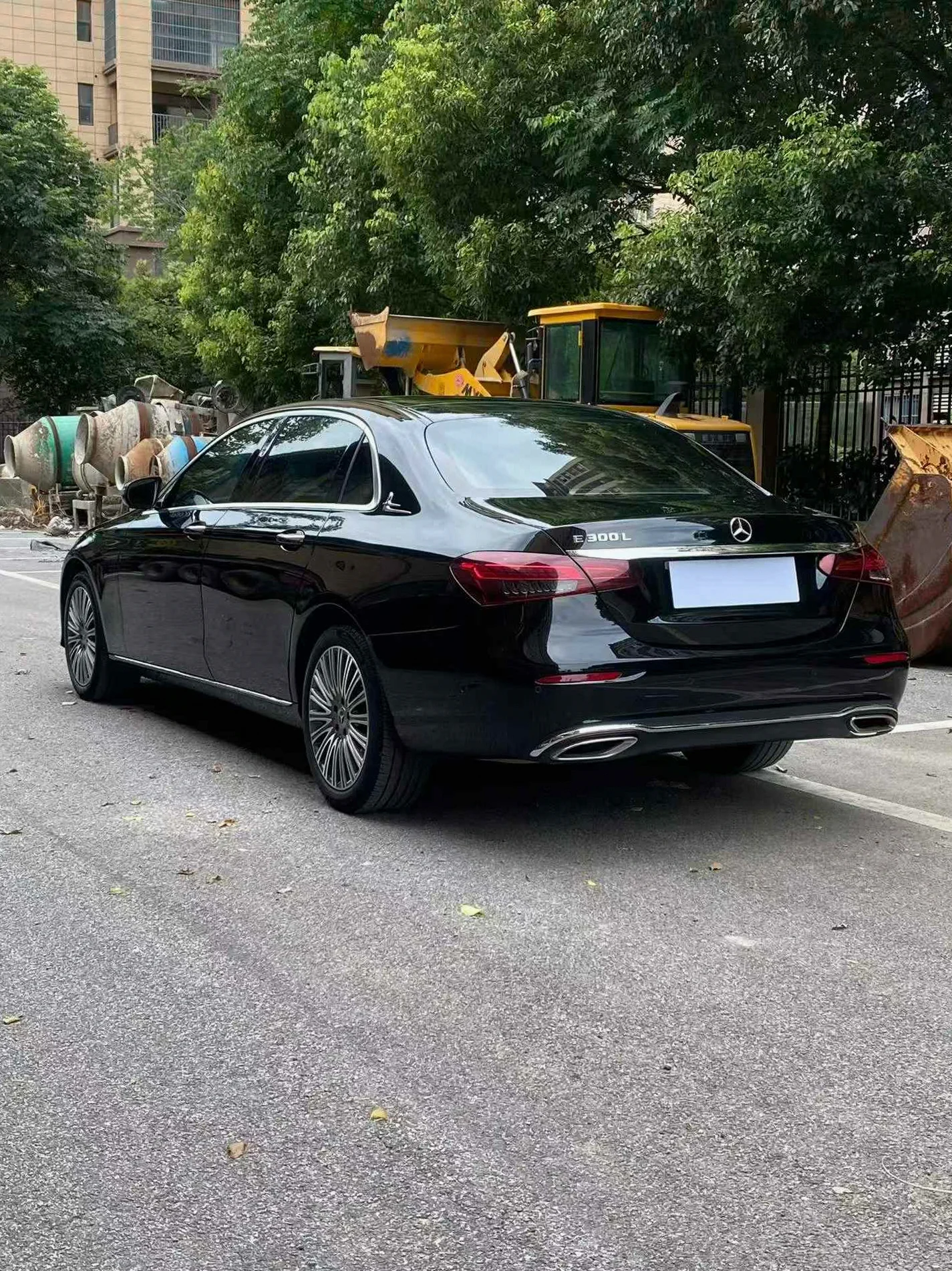 奔驰E 后面外观二