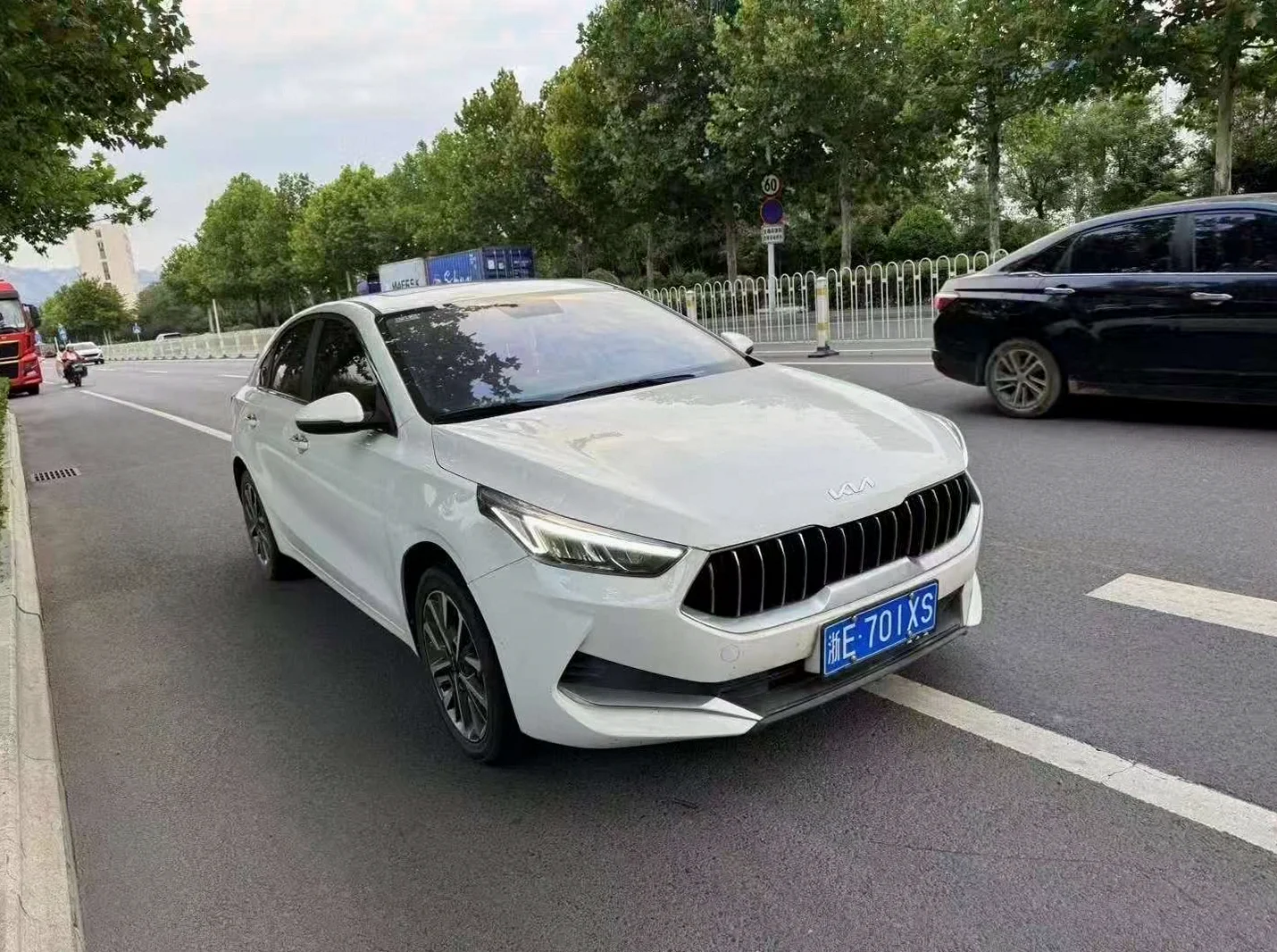 起亚K3 正面外观二