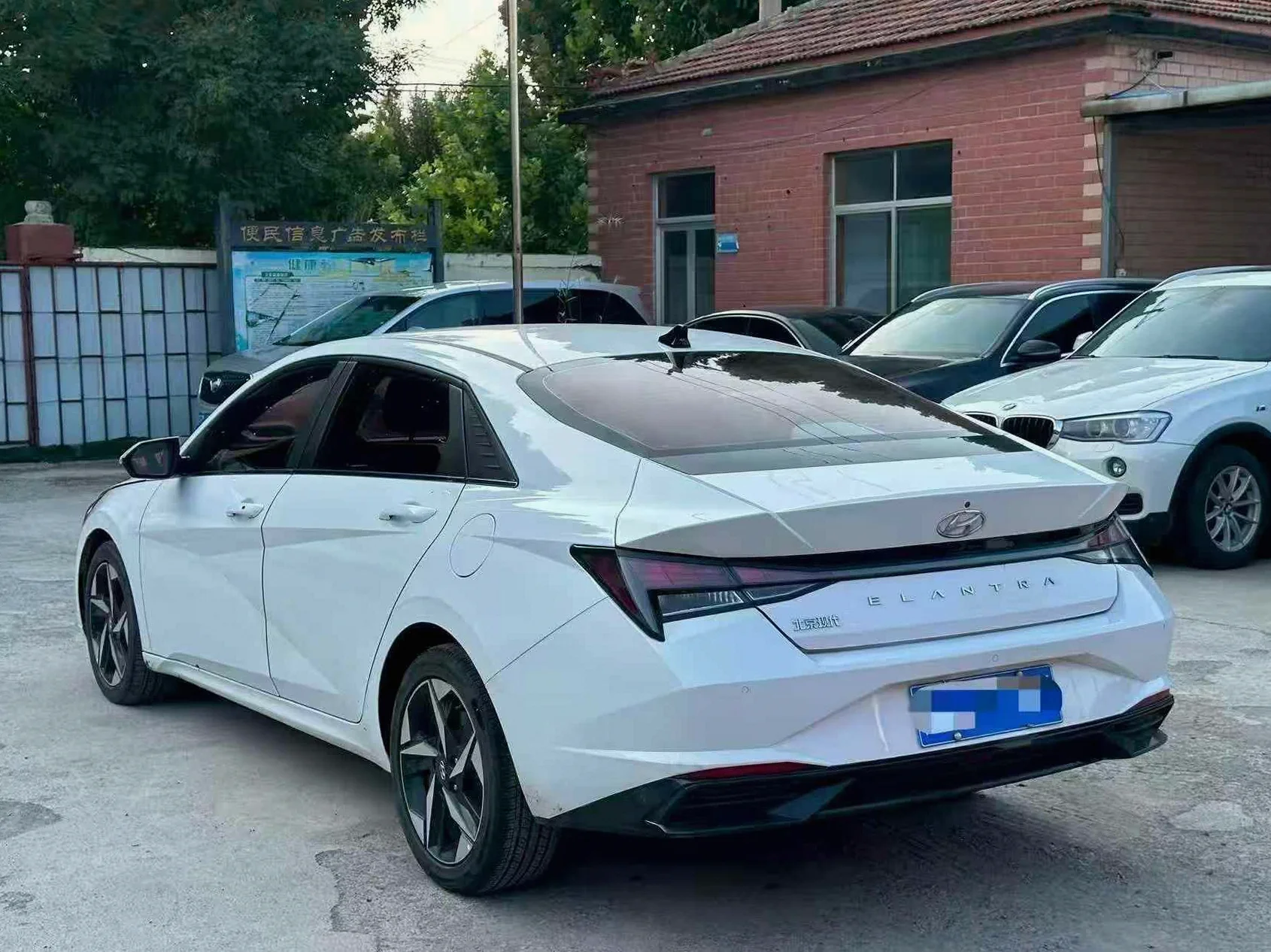 现代伊兰特 后面外观一