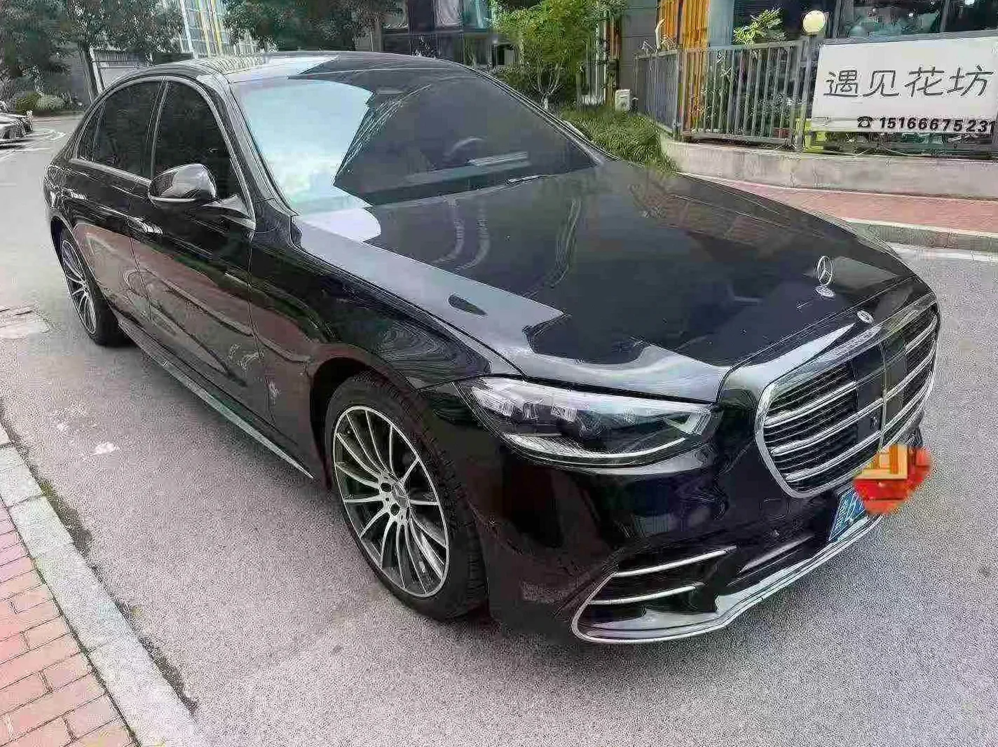 奔驰S级 正面外观二