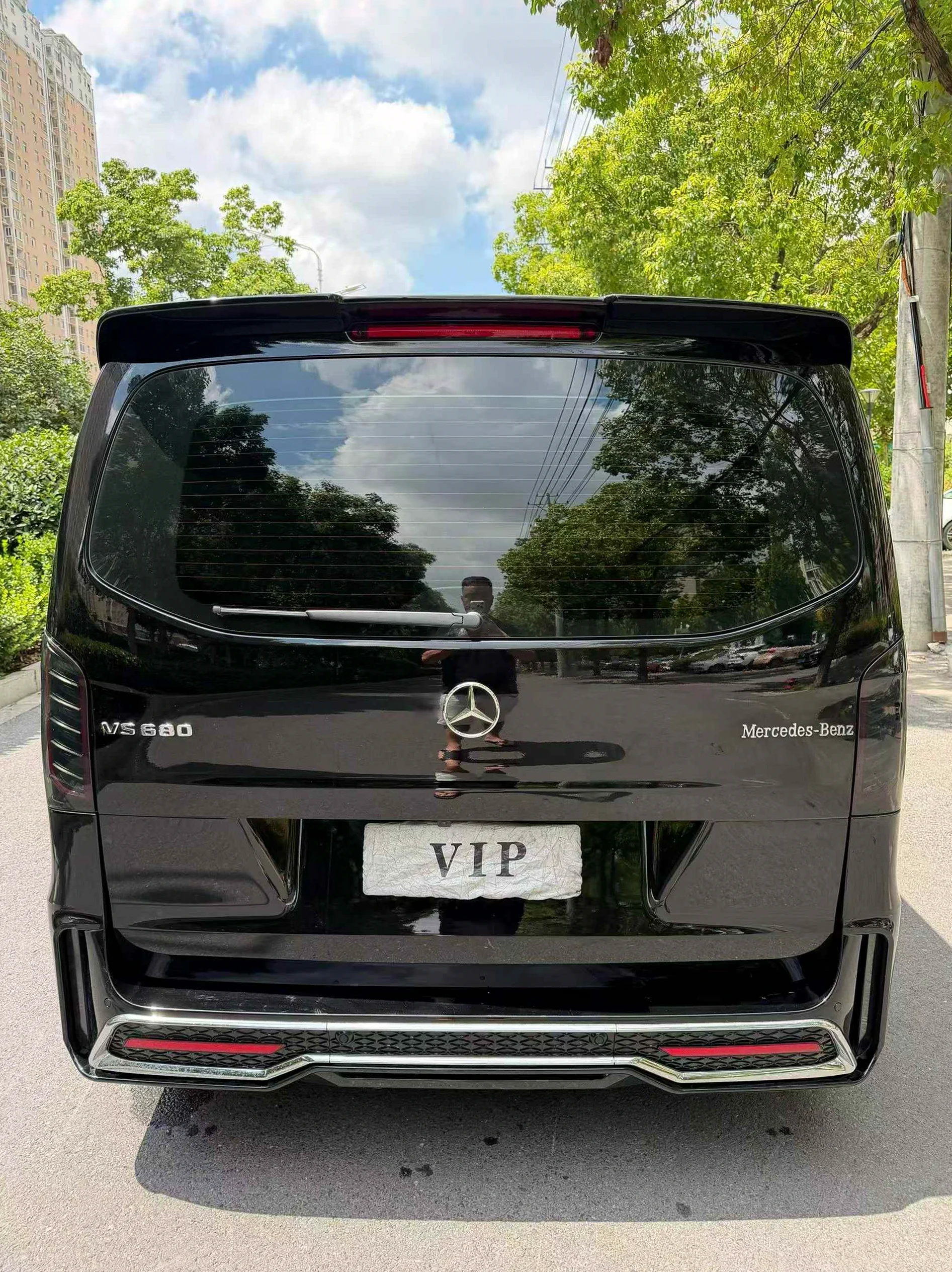 奔驰V 后面外观一