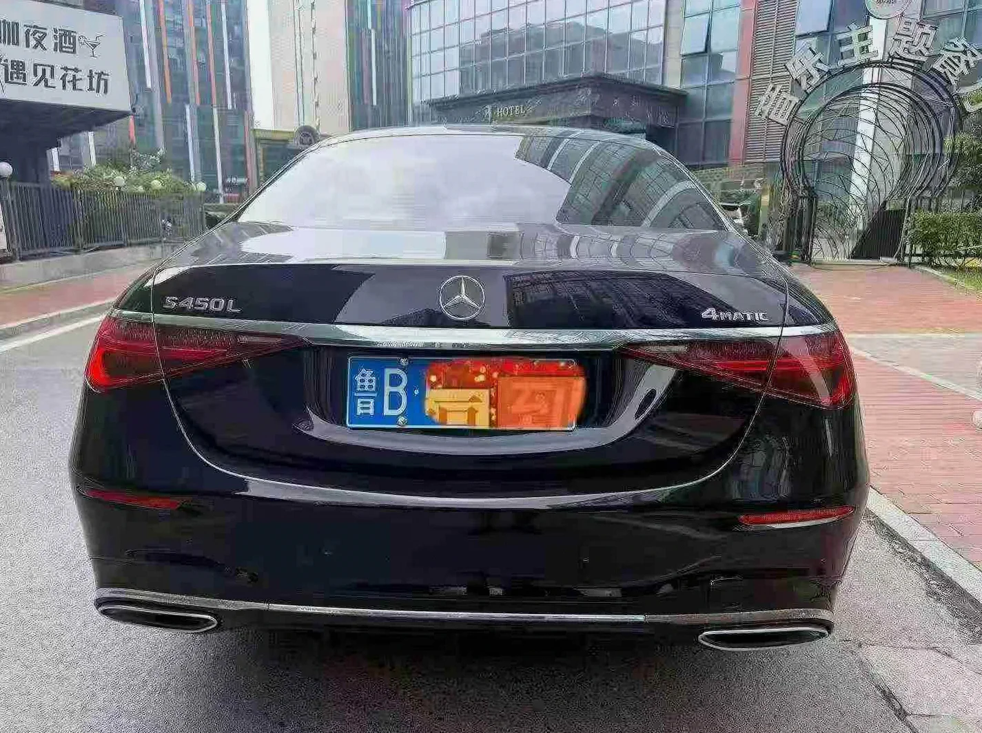 奔驰S级 后面外观三