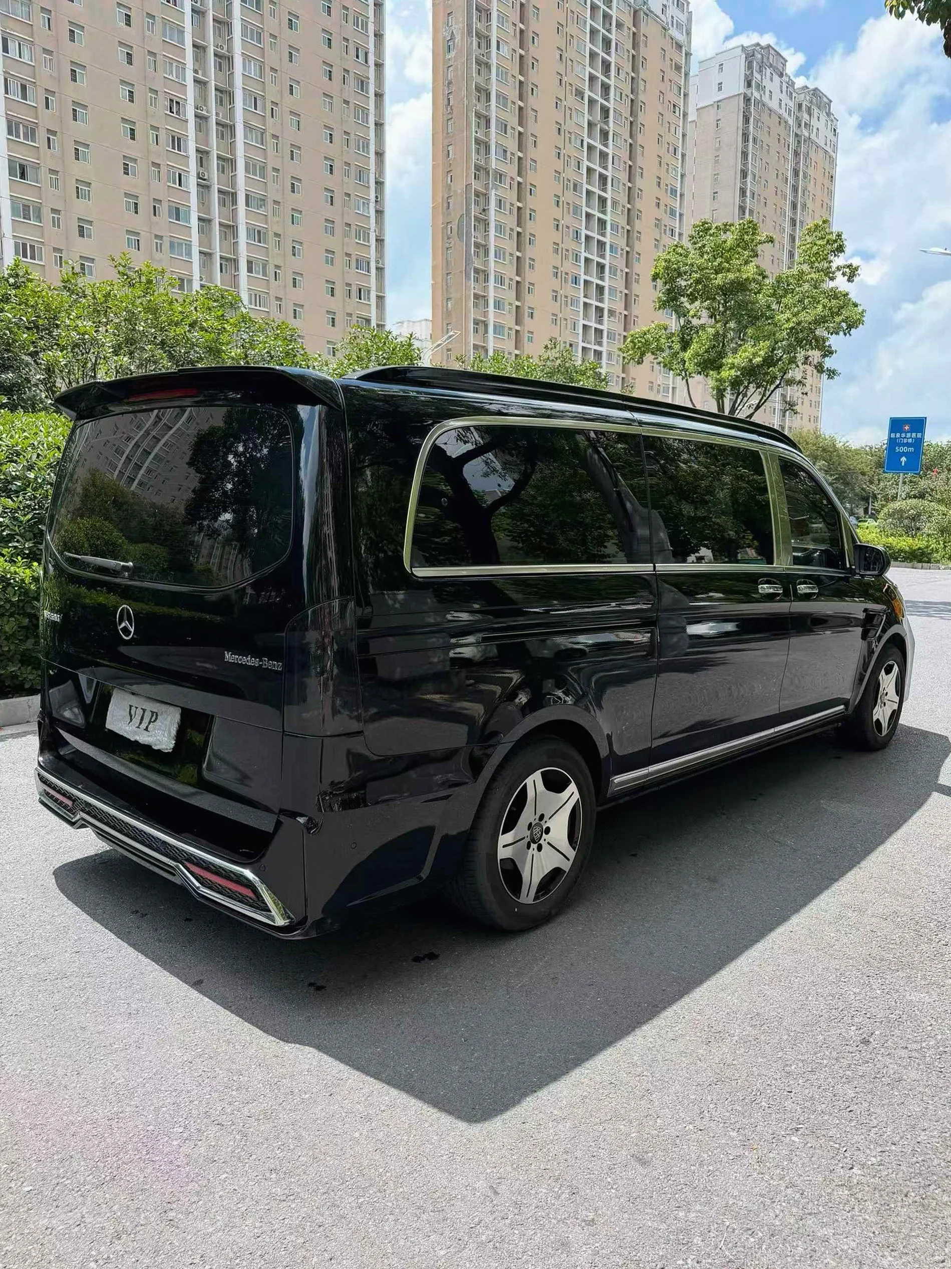奔驰V 后面外观二