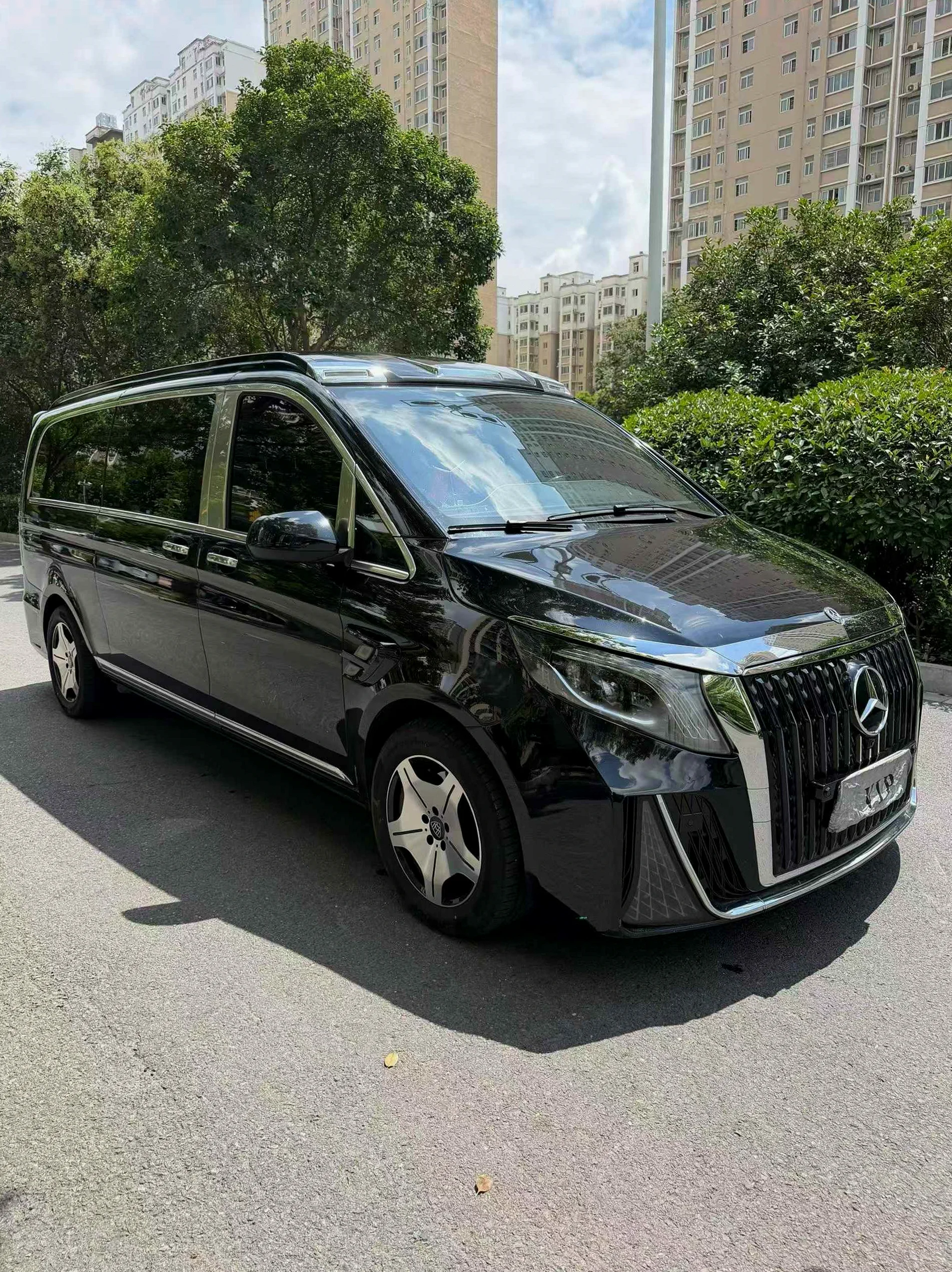 奔驰V 正面外观三