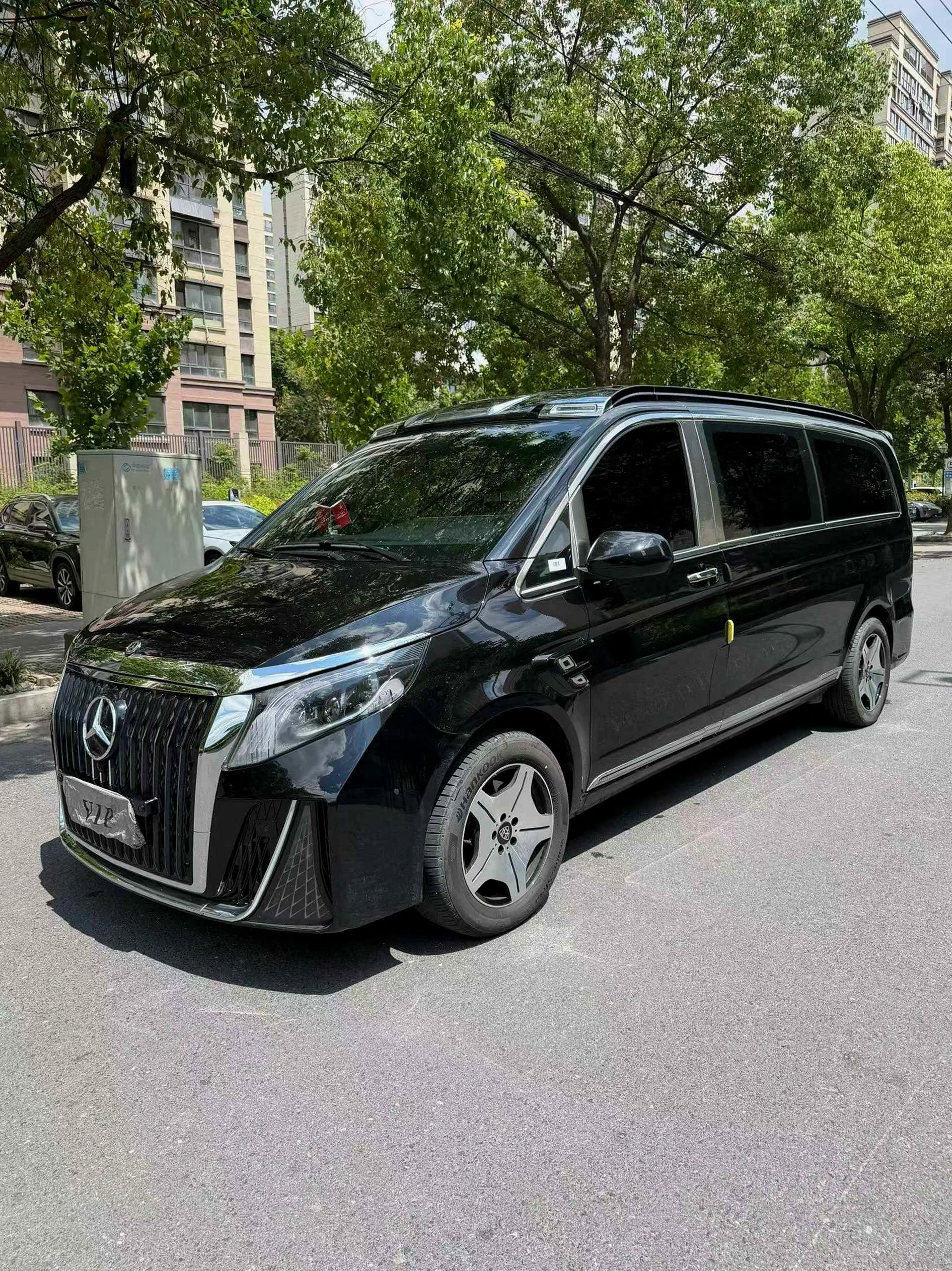 奔驰V 正面外观二