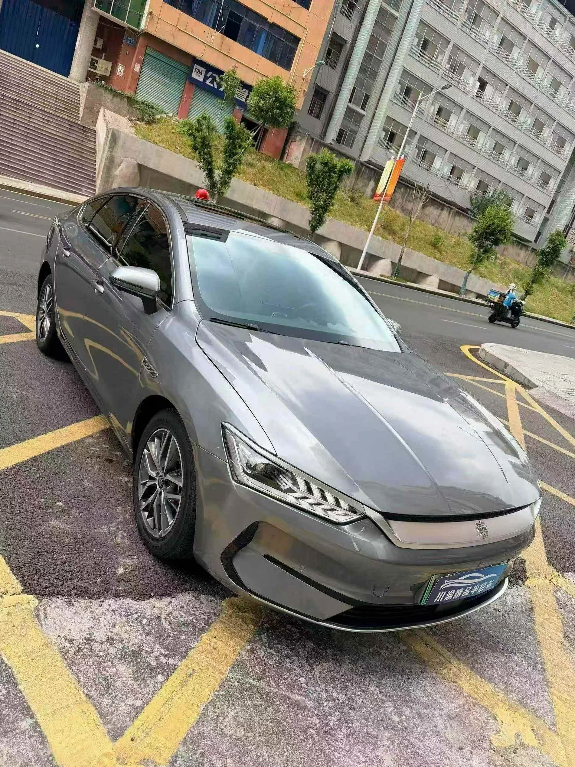 比亚迪秦 正面外观三