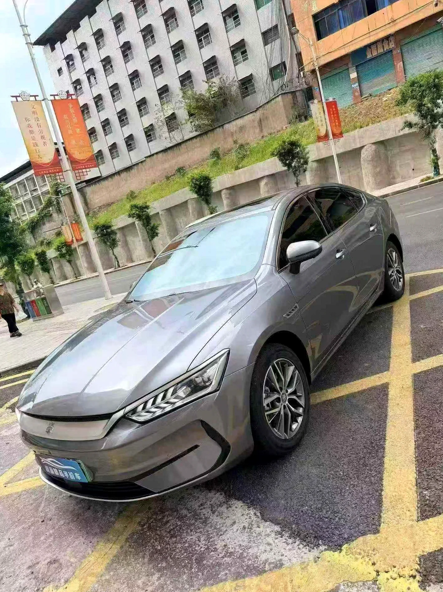 比亚迪秦 正面外观二