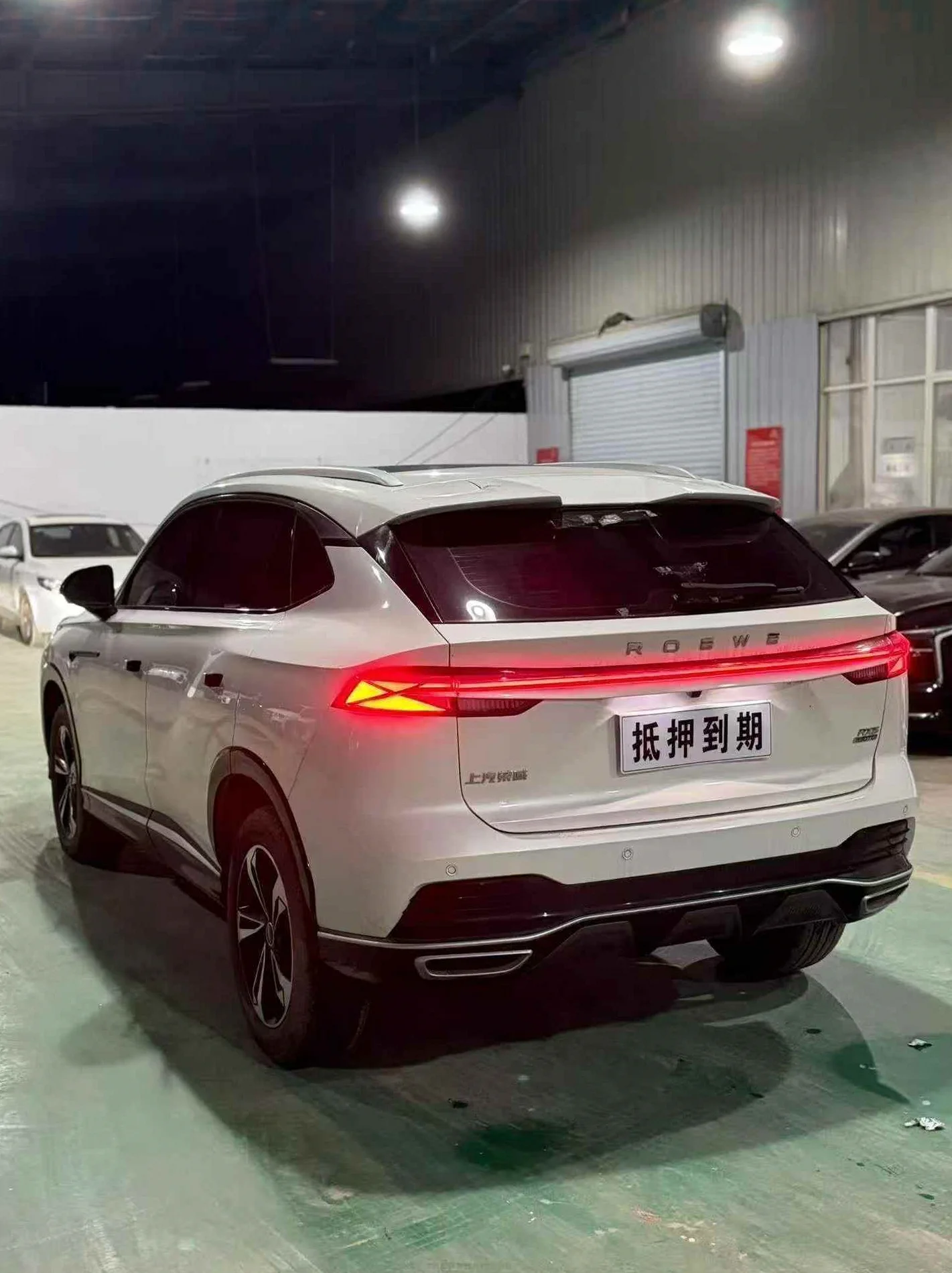 荣威RX5 后面外观一
