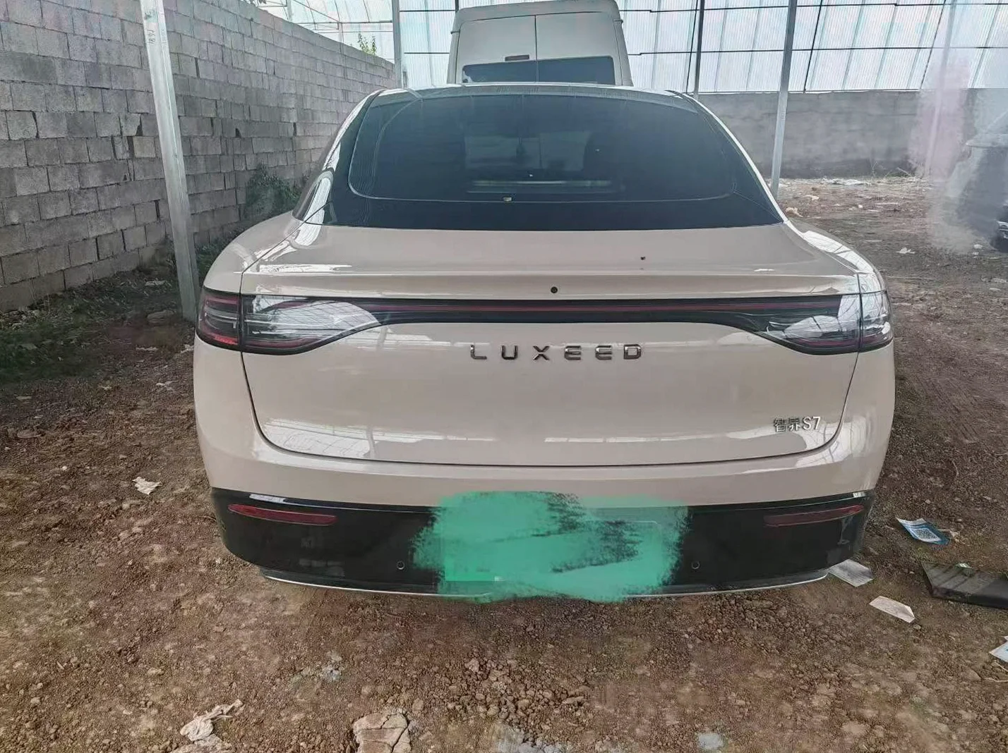 智界S7 后面外观一