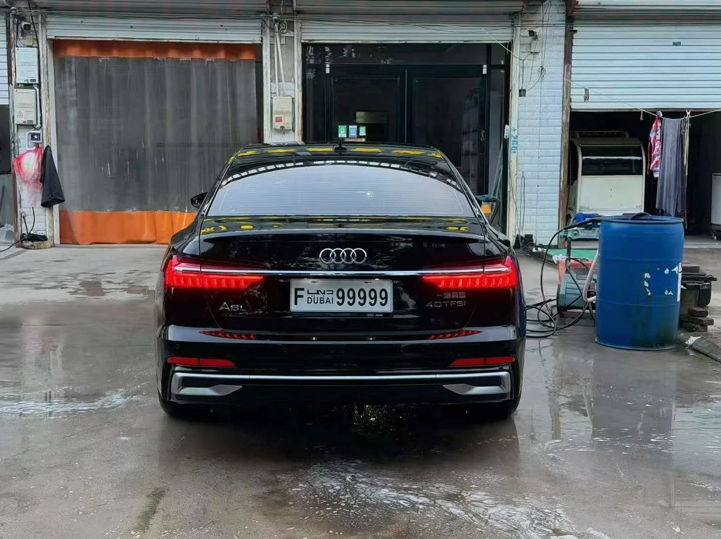 奥迪A6L 后面外观一