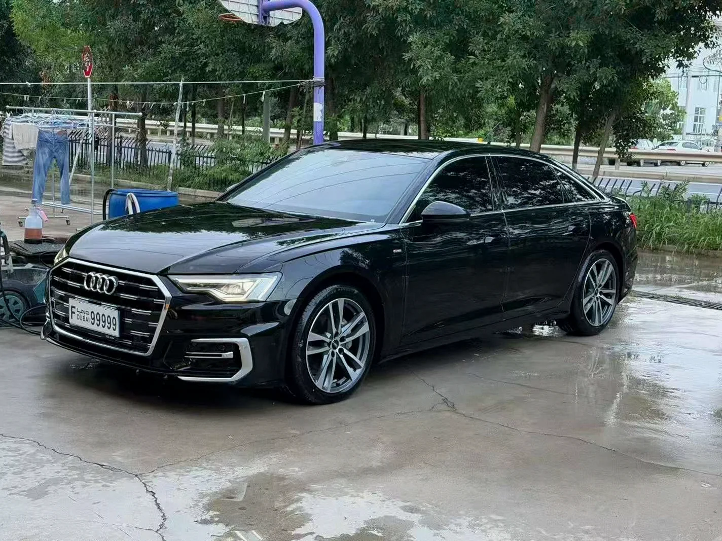 奥迪A6L 正面外观三