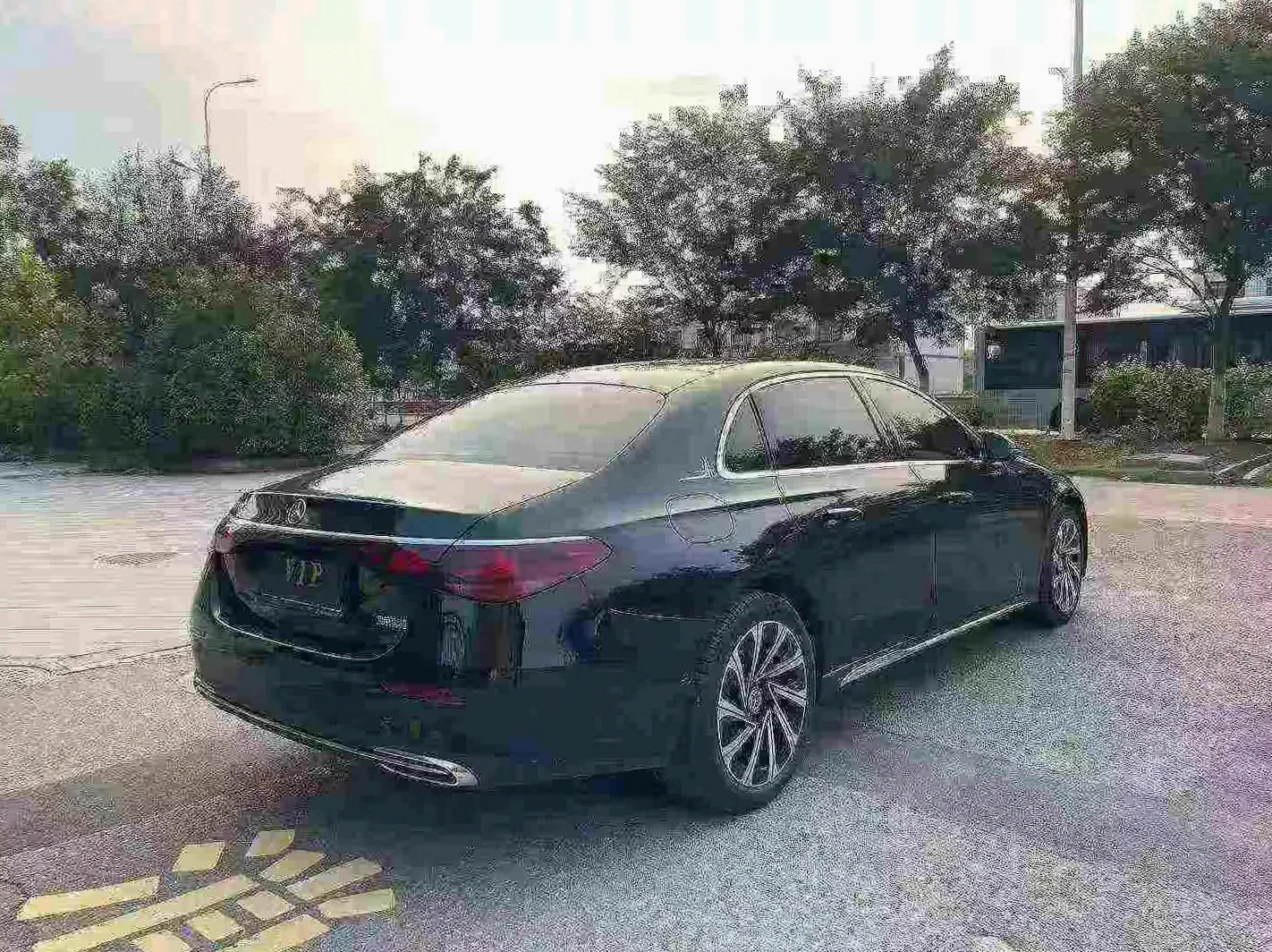 奔驰E 后面外观三