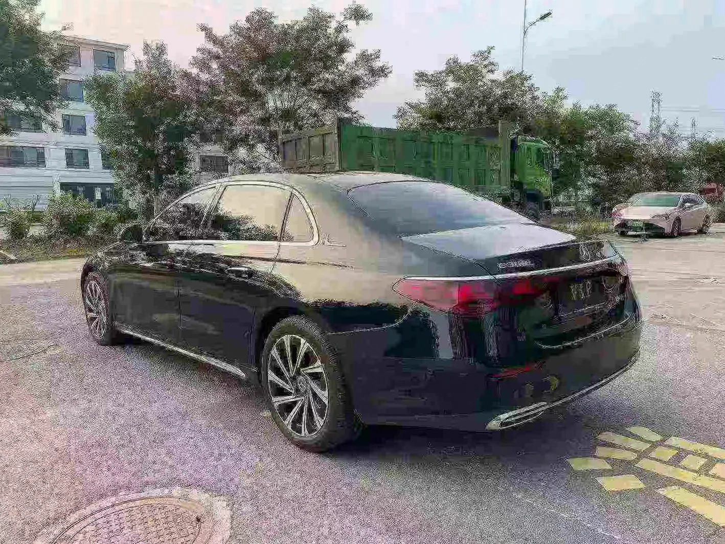 奔驰E 后面外观二