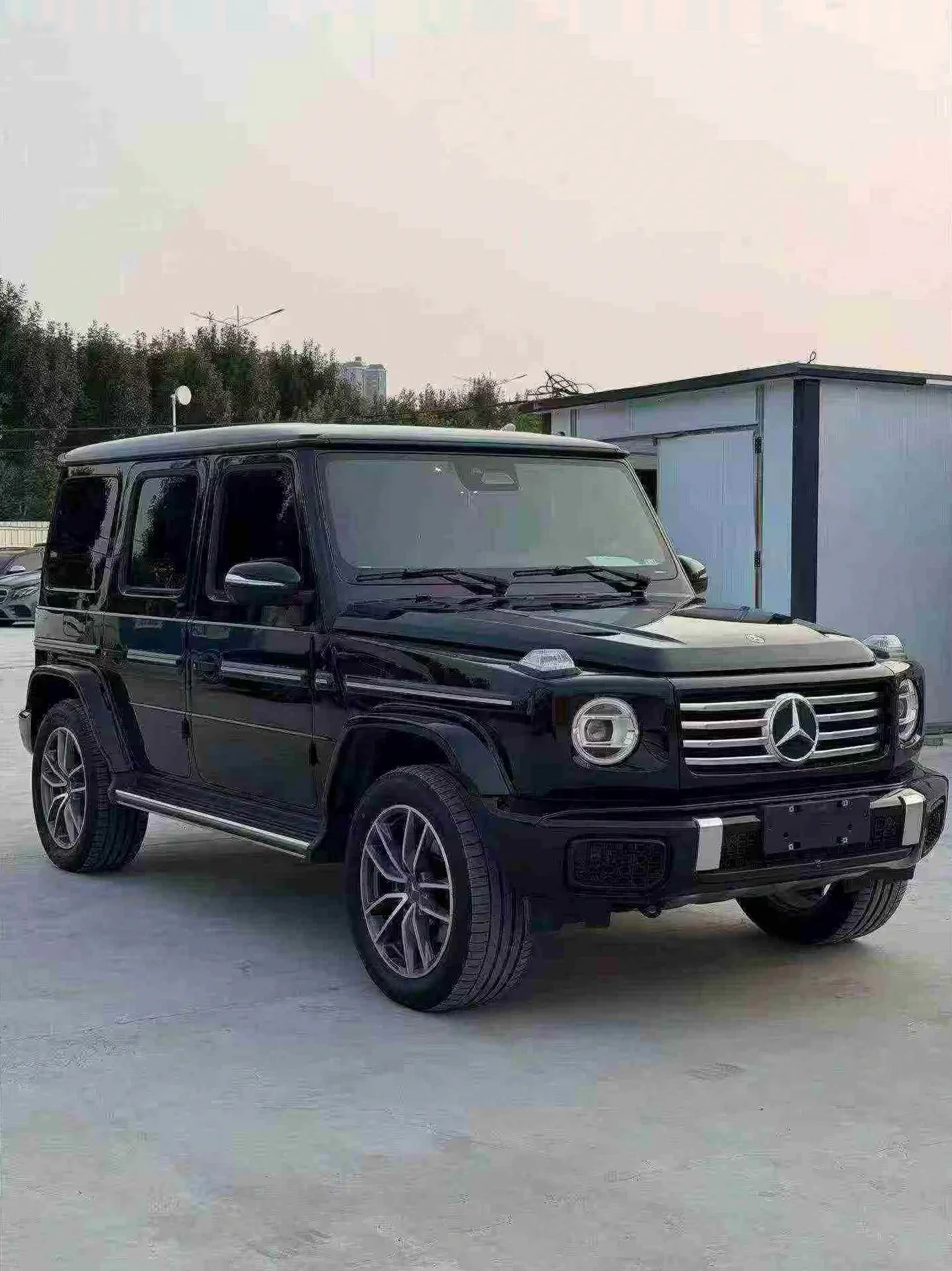 奔驰G 正面外观二