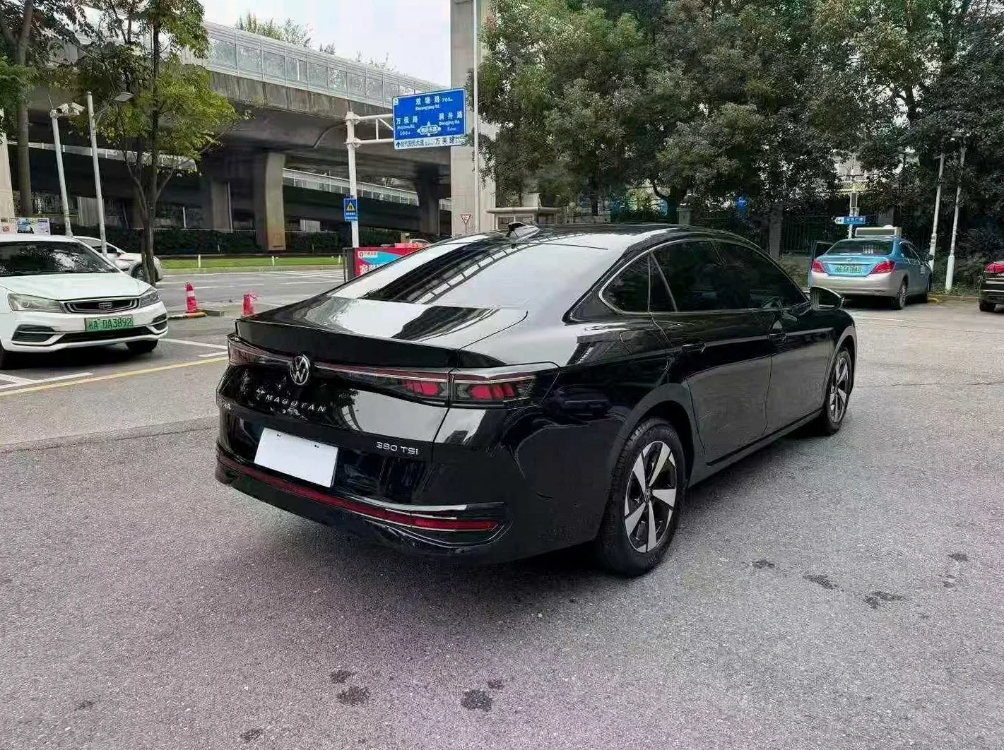 大众迈腾 后面外观一