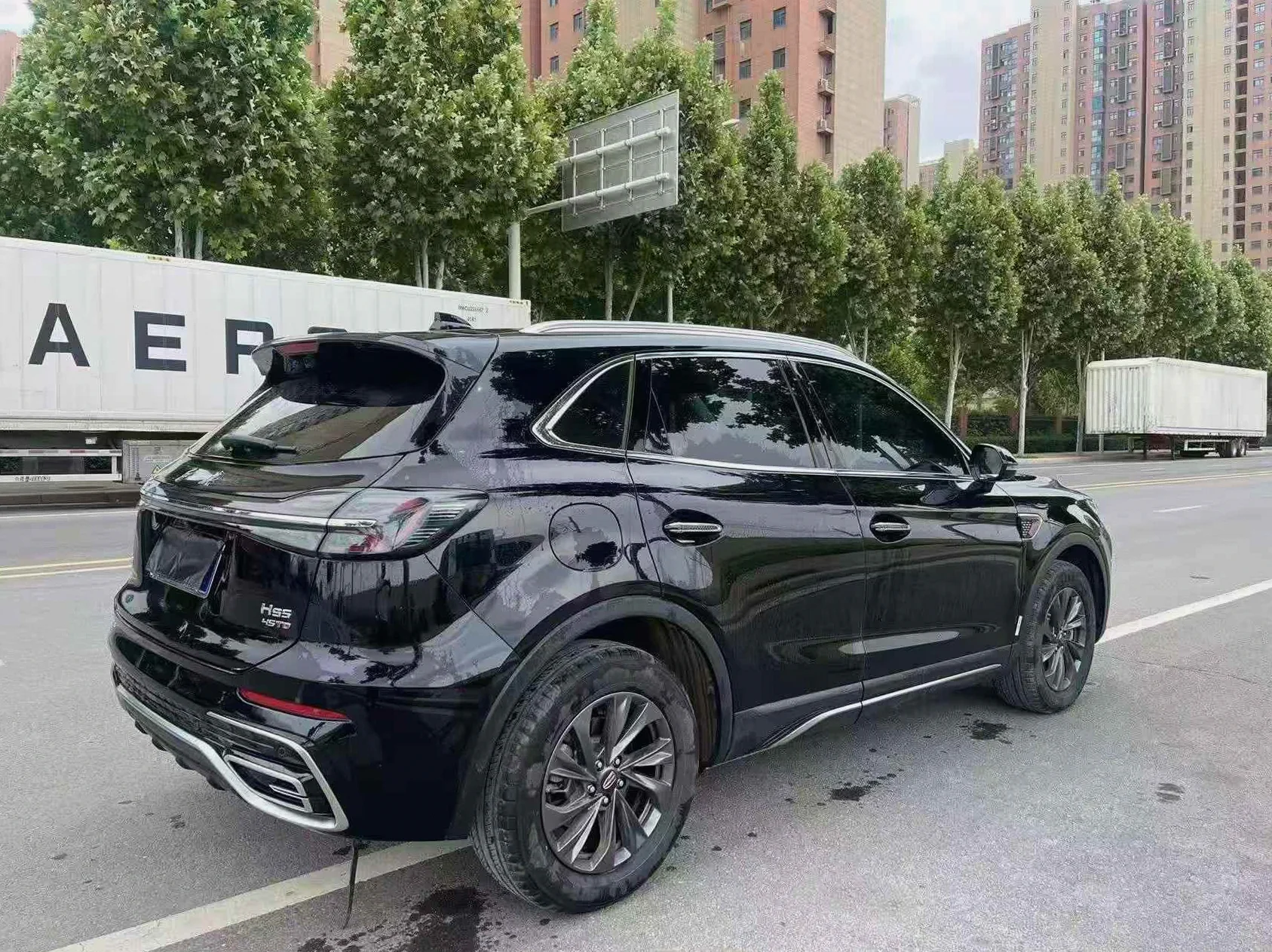 红旗HS5 后面外观一
