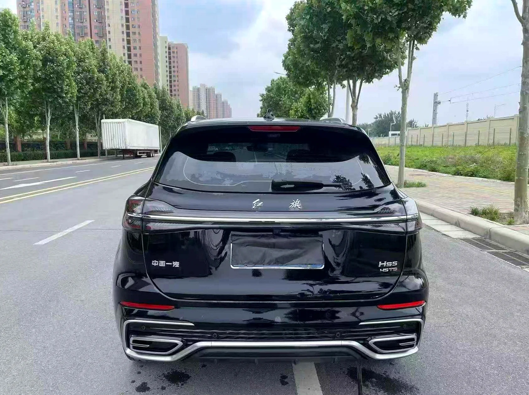 红旗HS5 后面外观二