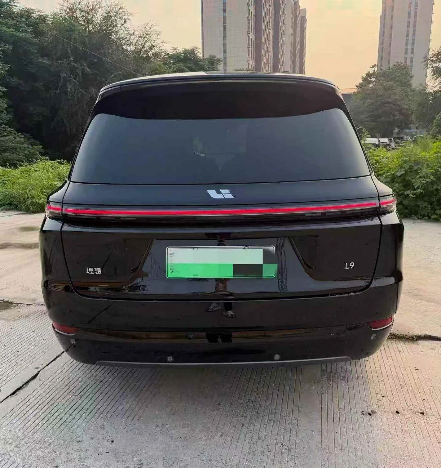 理想L9 后面外观三