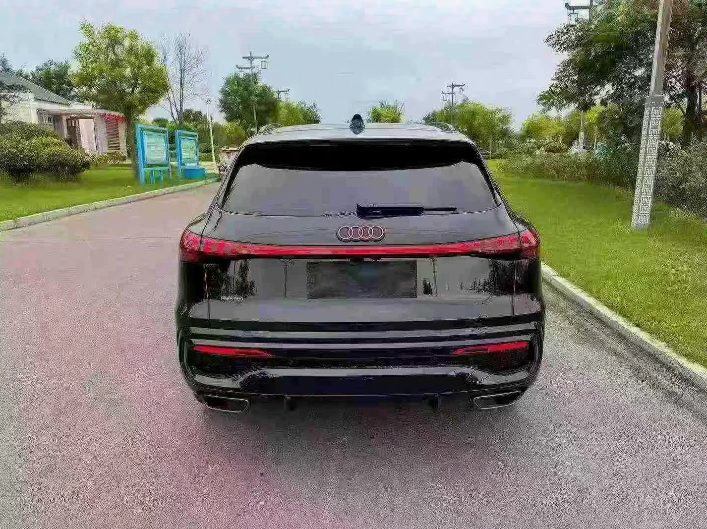 奥迪Q5 后面外观一