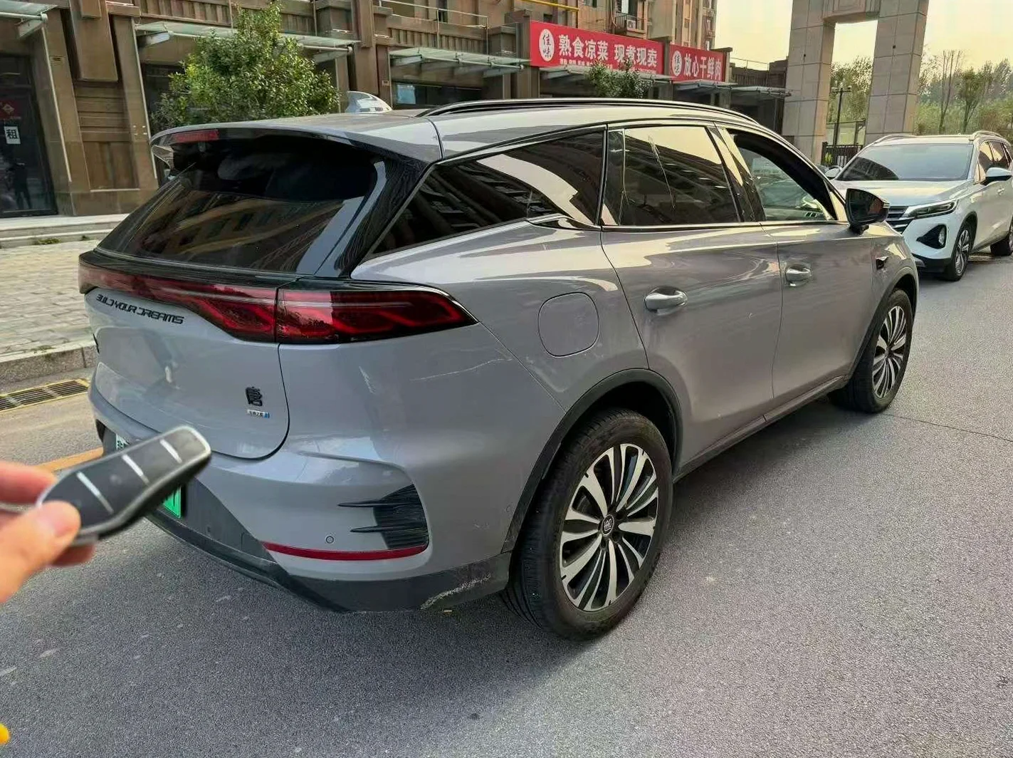 比亚迪唐 后面外观一