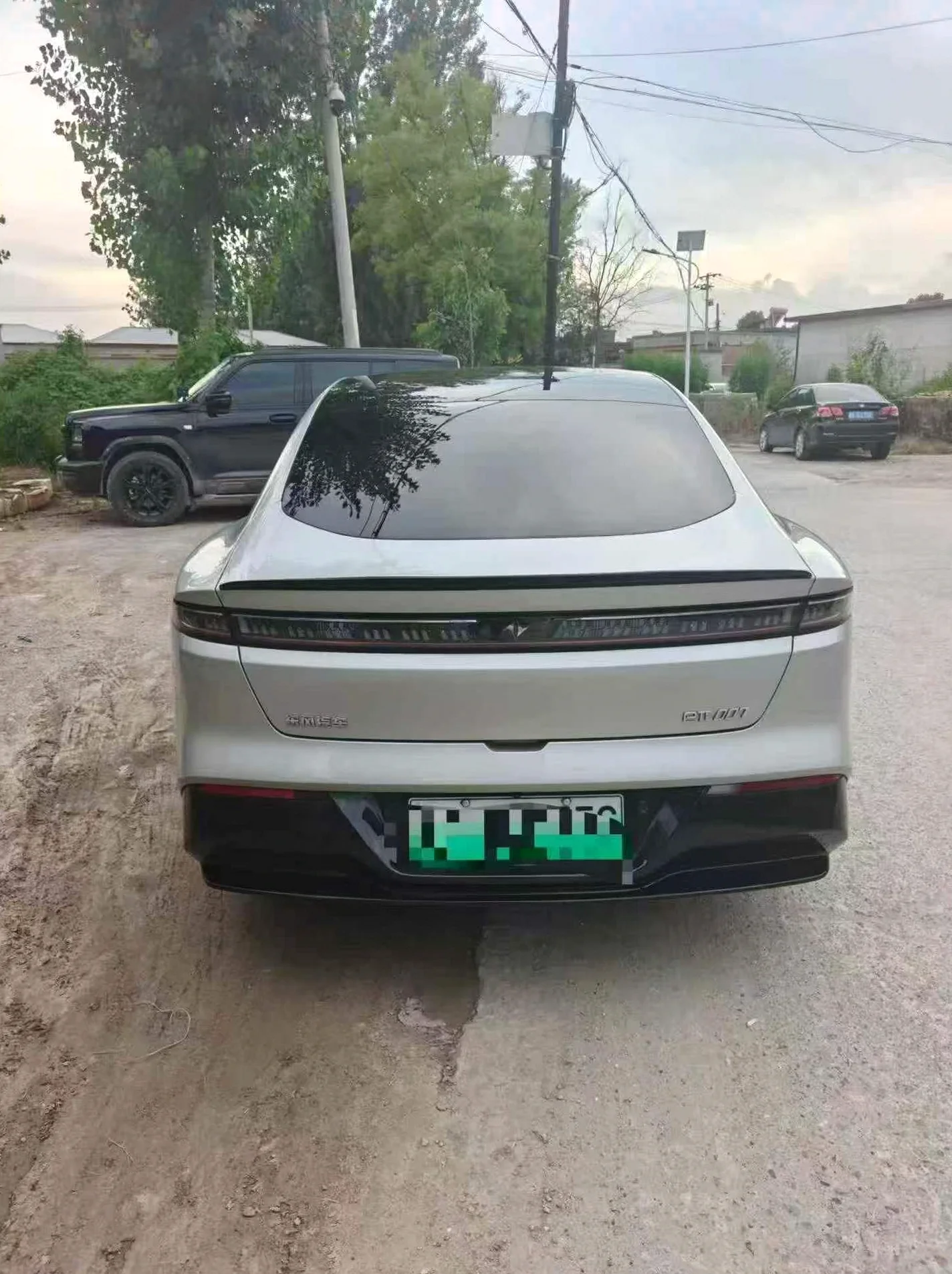 东风奕派 后面外观一