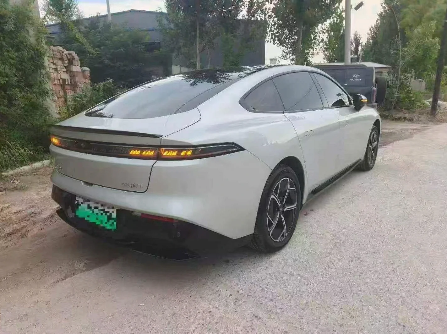 东风奕派 后面外观三