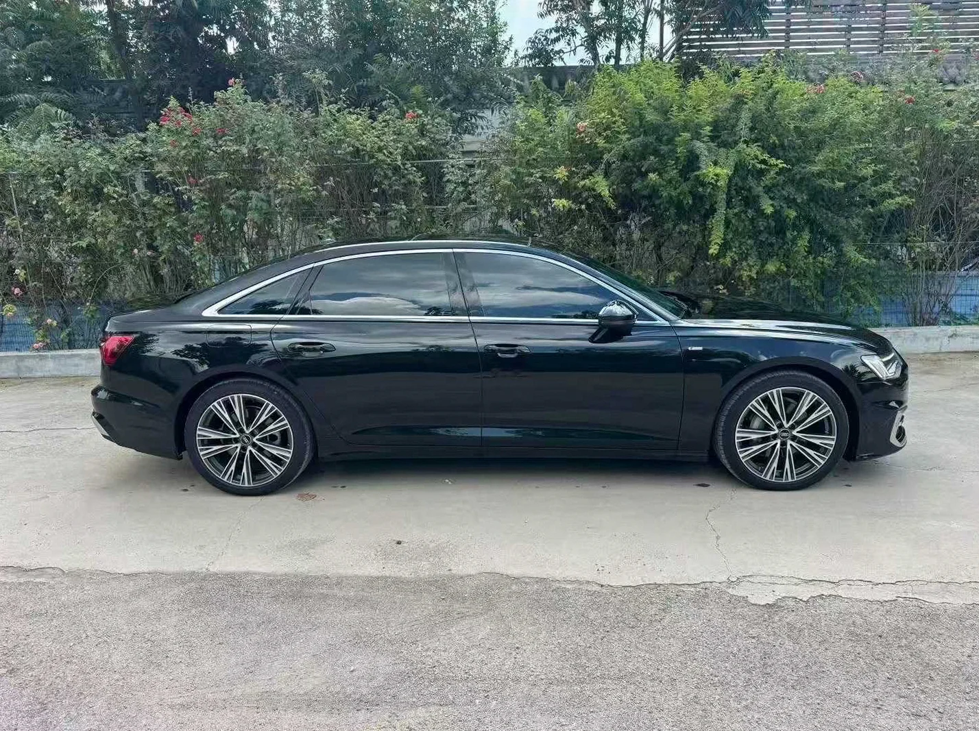 奥迪A6L 后面外观三