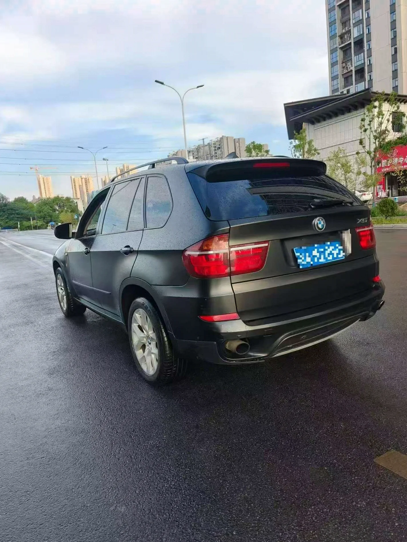 宝马X5 后面外观三