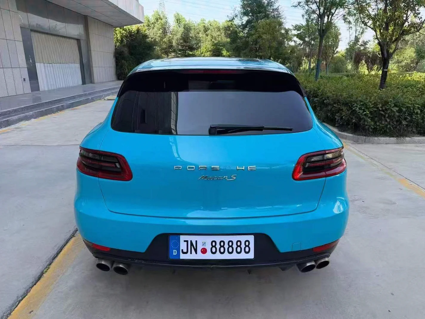 保时捷Macan 后面外观二