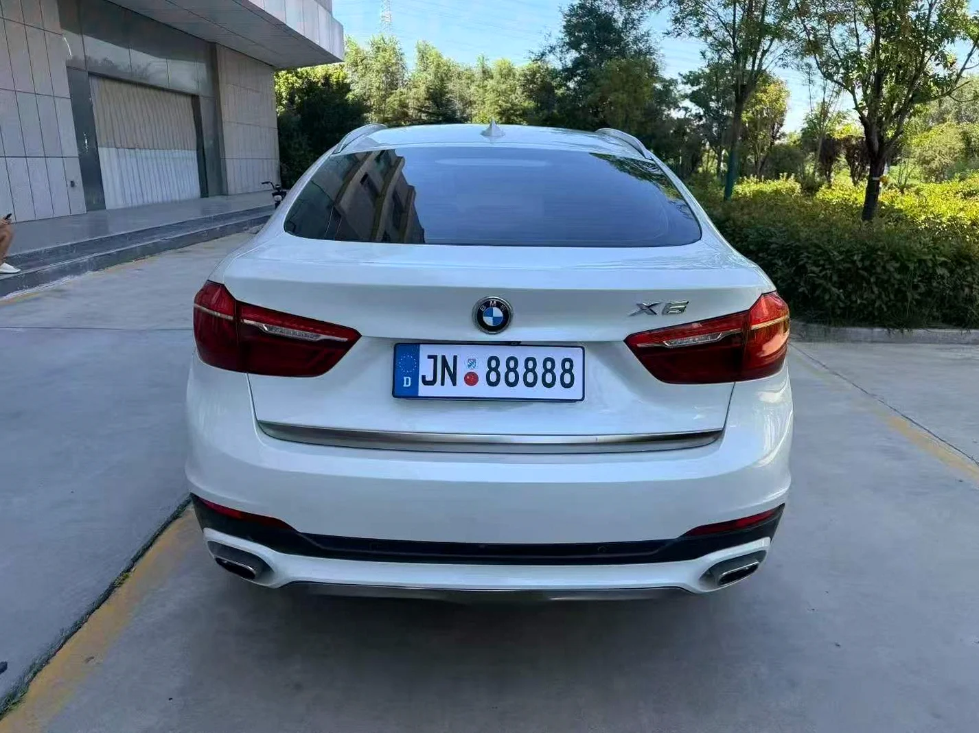 宝马X6 后面外观二