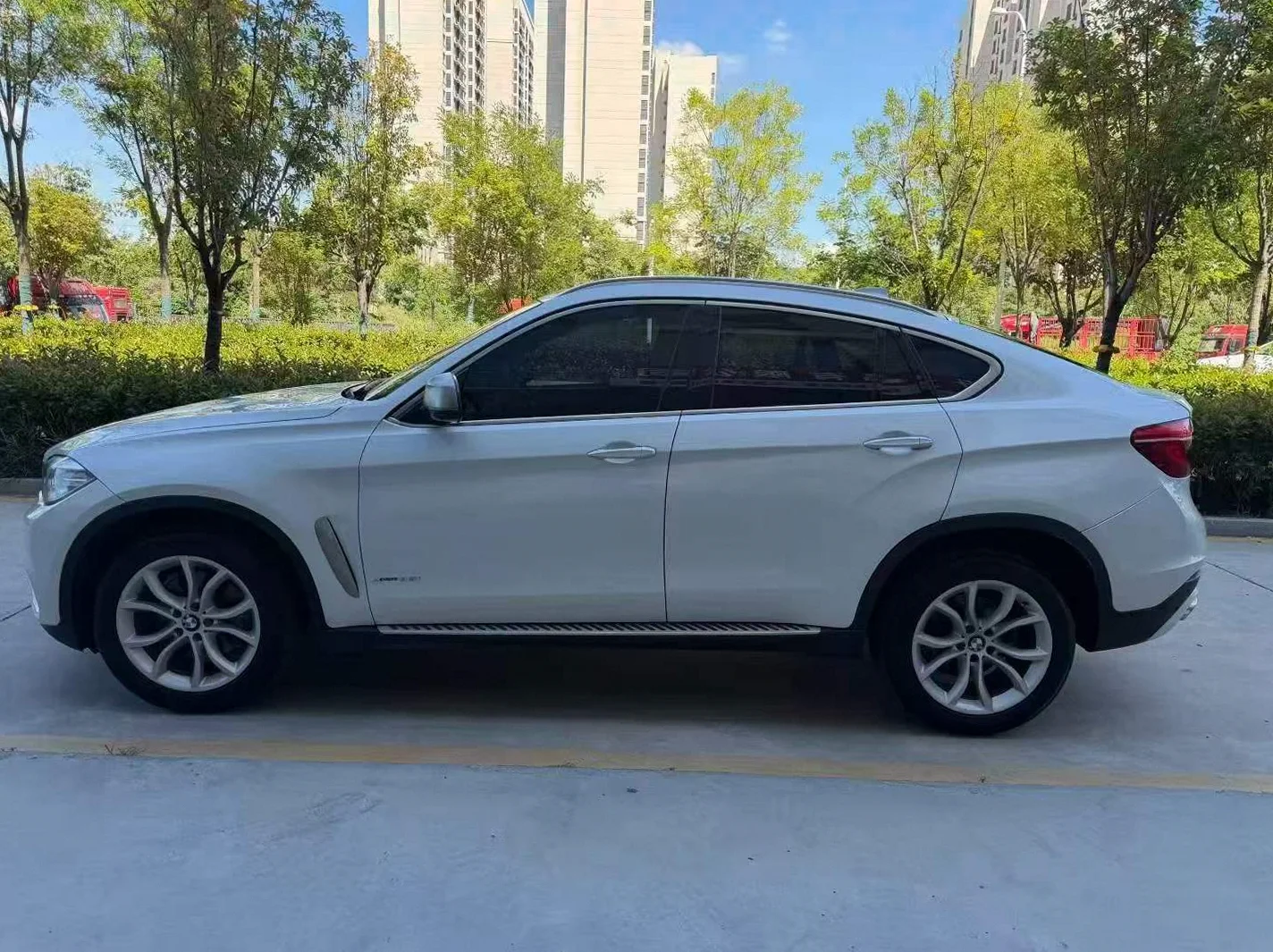 宝马X6 后面外观三