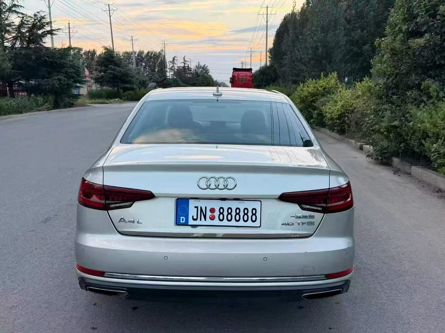 奥迪A4L 后面外观二