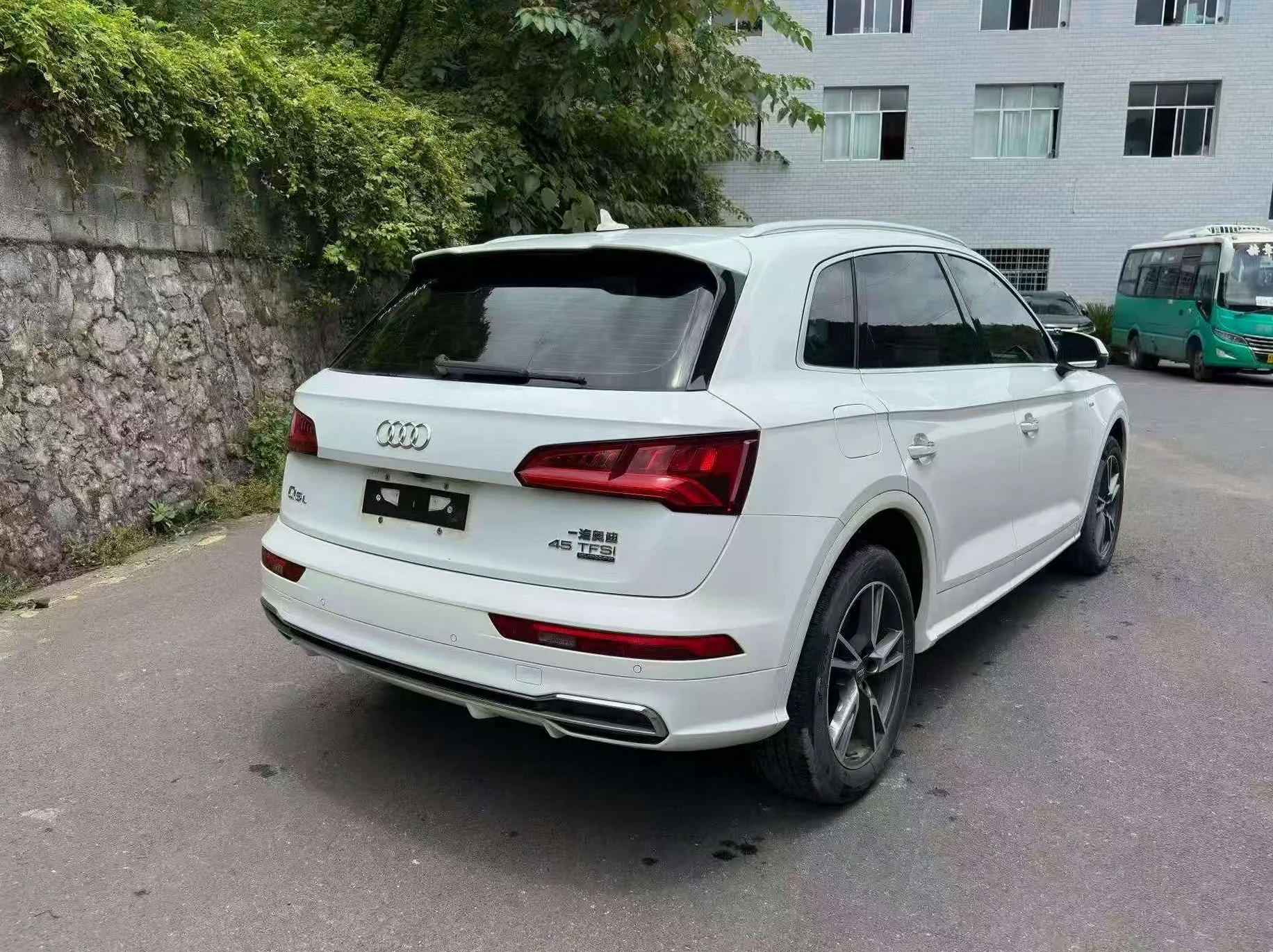奥迪Q5 后面外观一