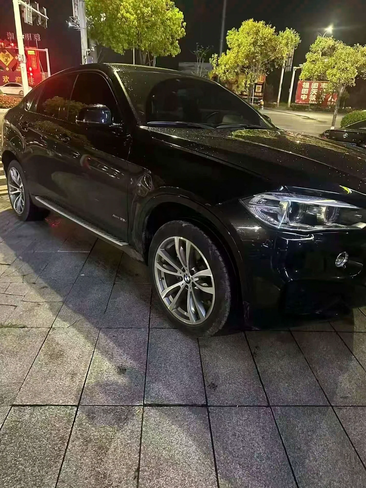 宝马X6 后面外观三