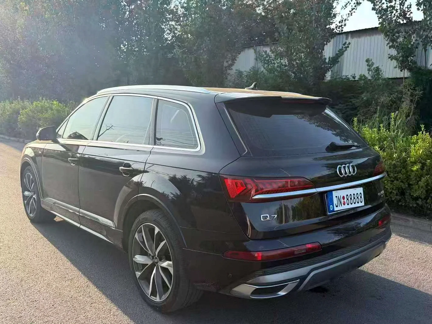 奥迪Q7 后面外观一